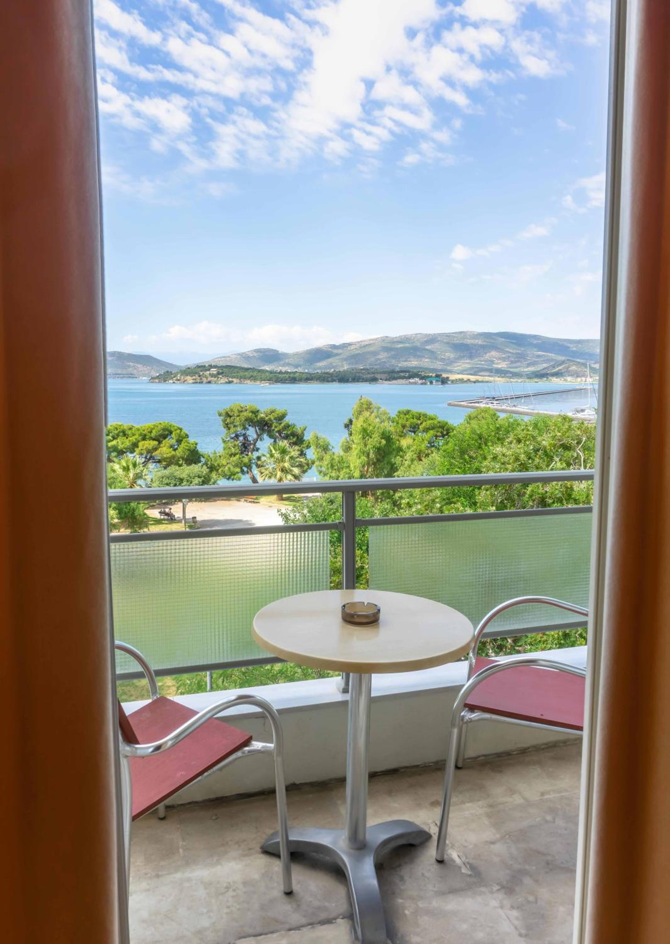 Twin Room with City View - Photo 2