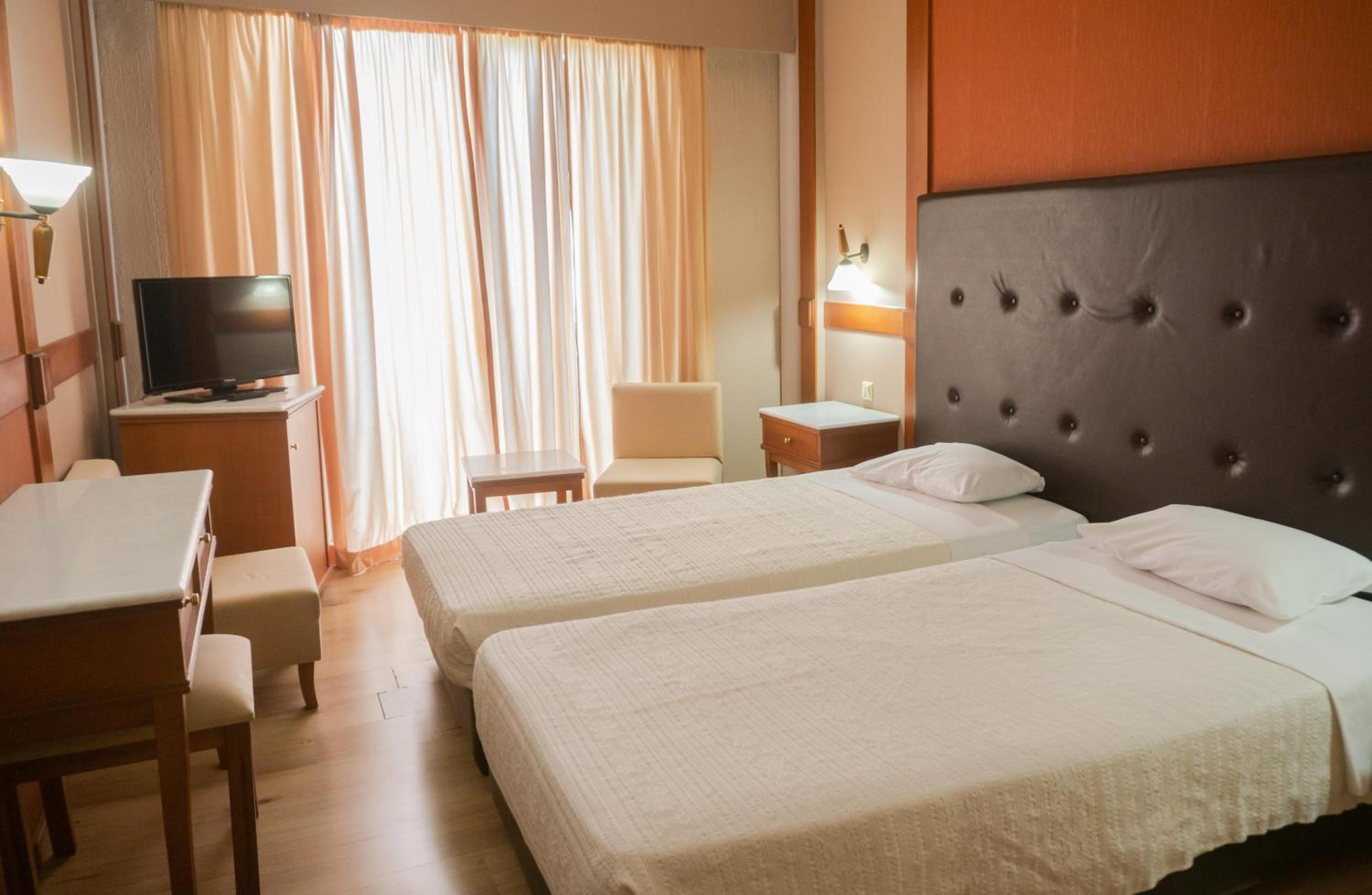Twin Room with City View - Photo 1