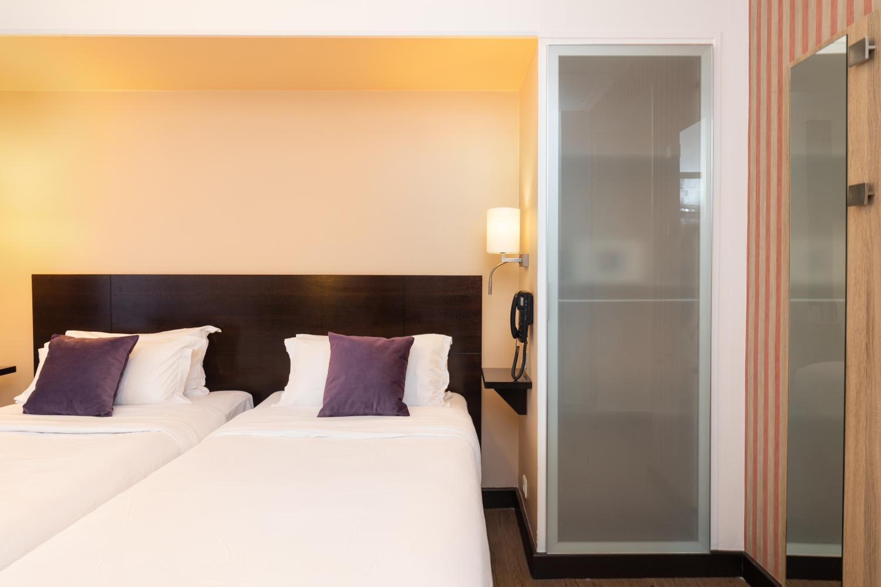 Deluxe Double or Twin Room - Photo 6