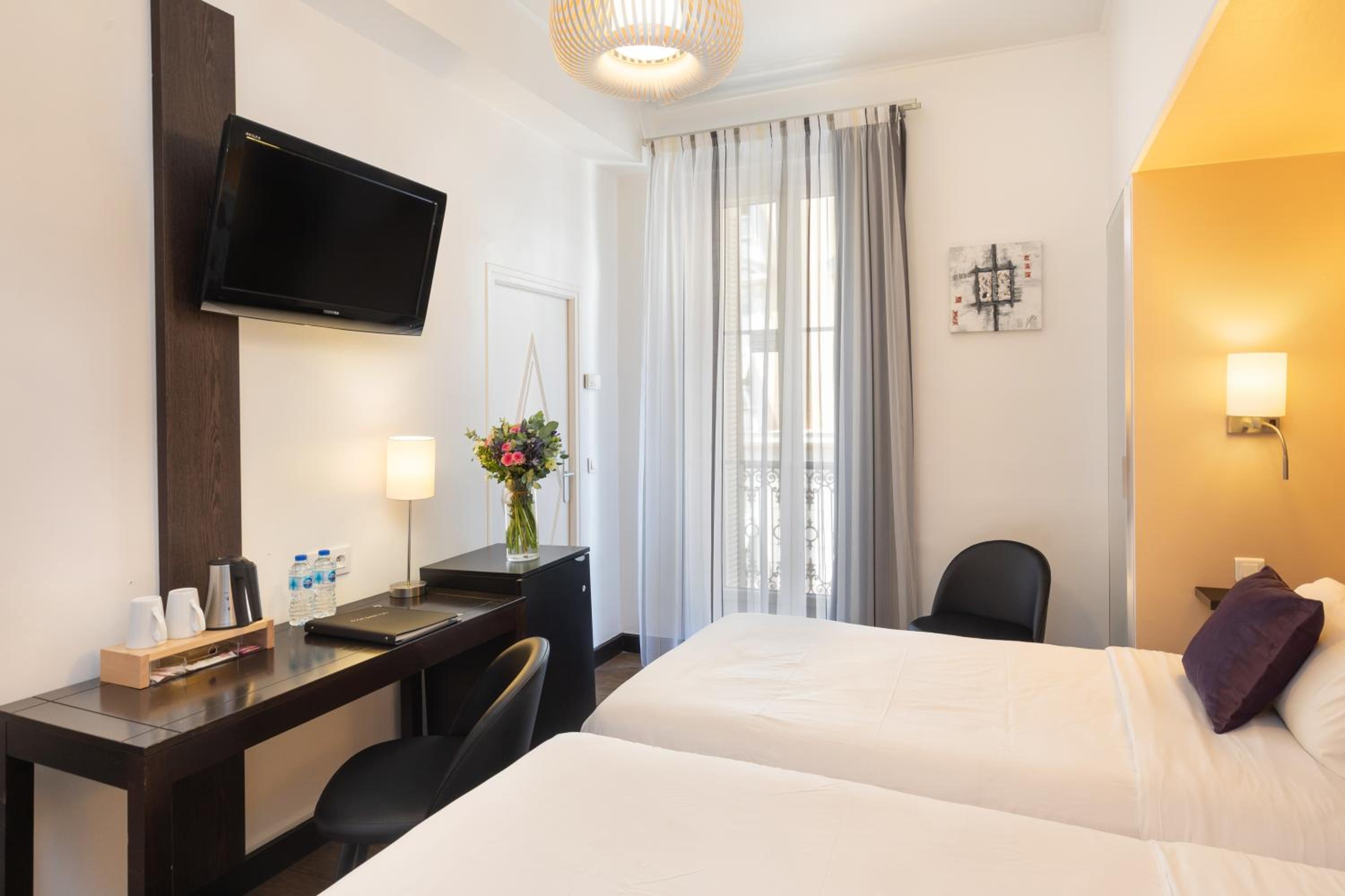 Deluxe Double or Twin Room - Photo 5