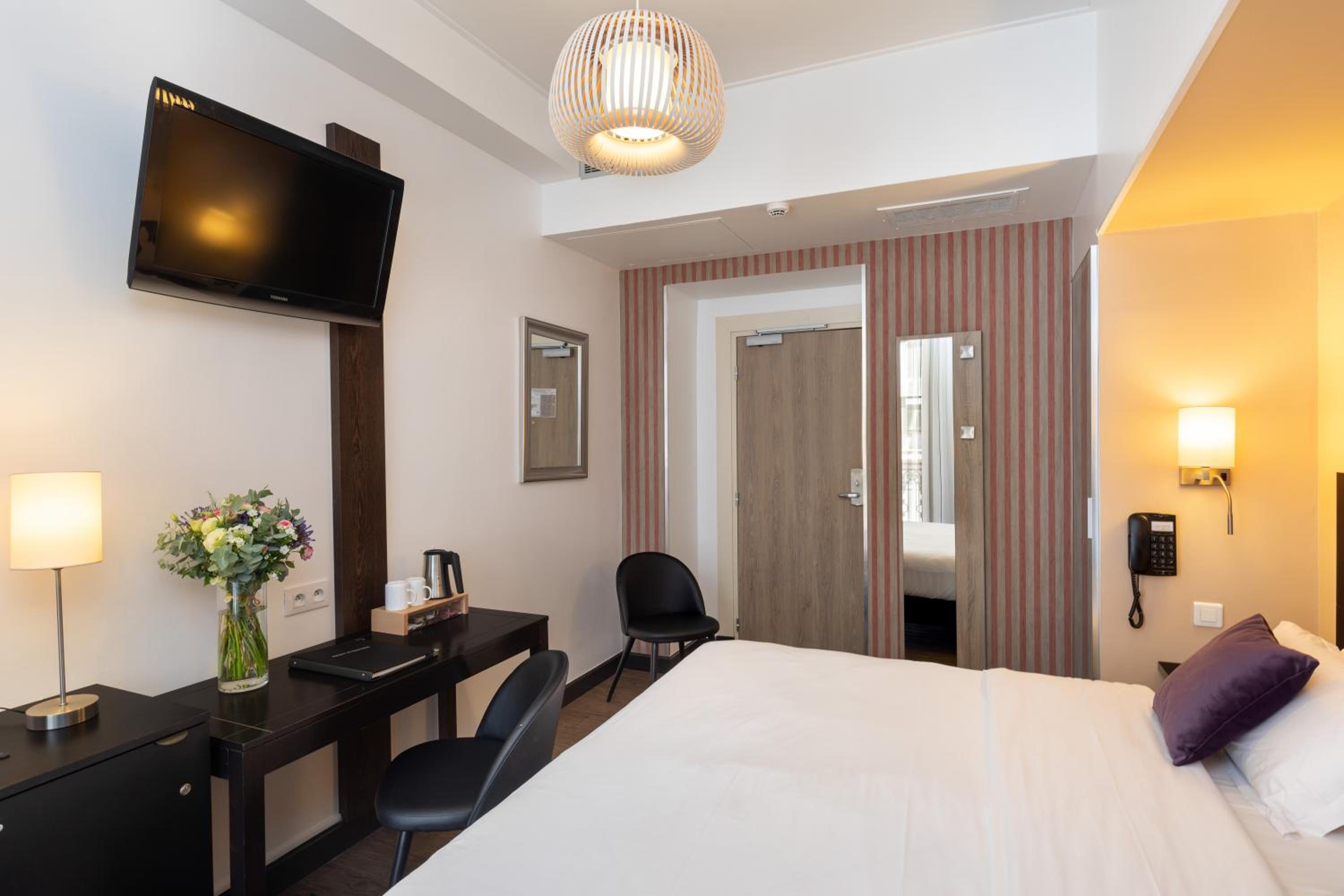 Deluxe Double or Twin Room - Photo 7