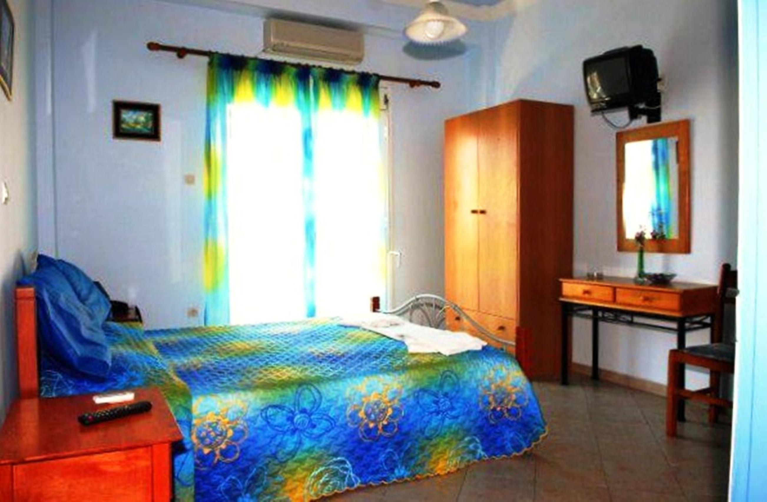 Studio (2 Adults) - Photo 15