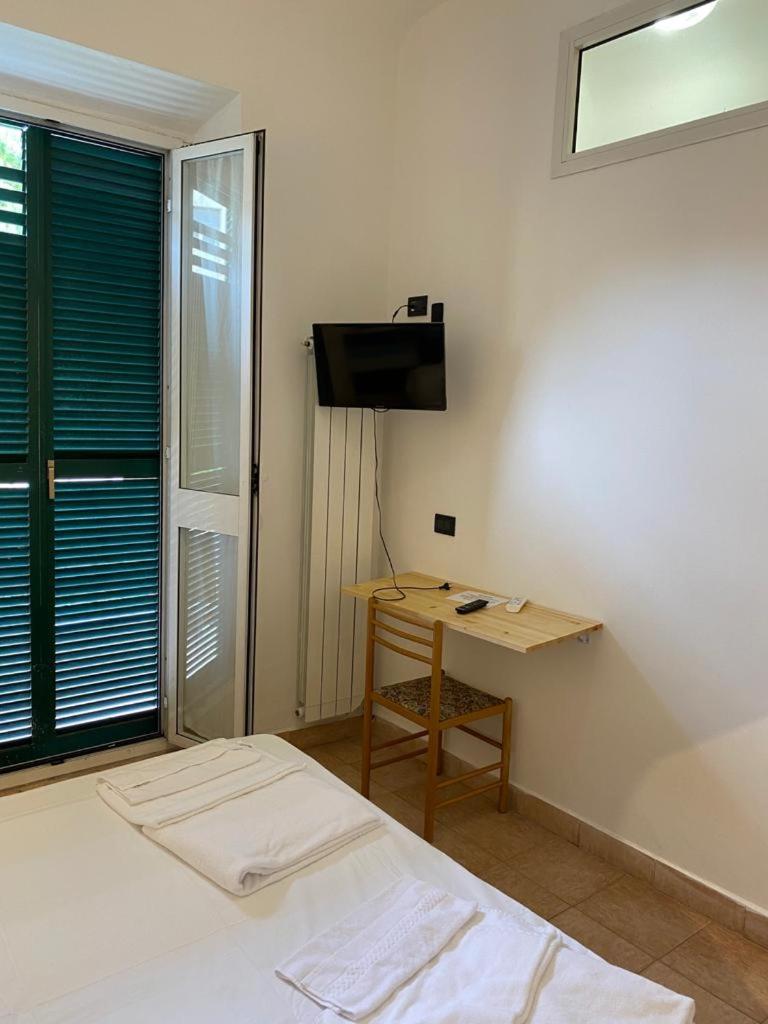 Double or Twin Room with Balcony photo 2
