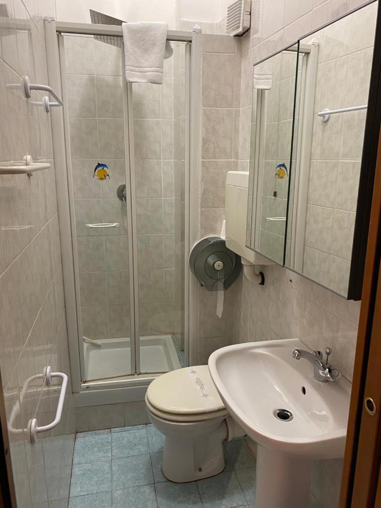 Double or Twin Room with Balcony photo 3
