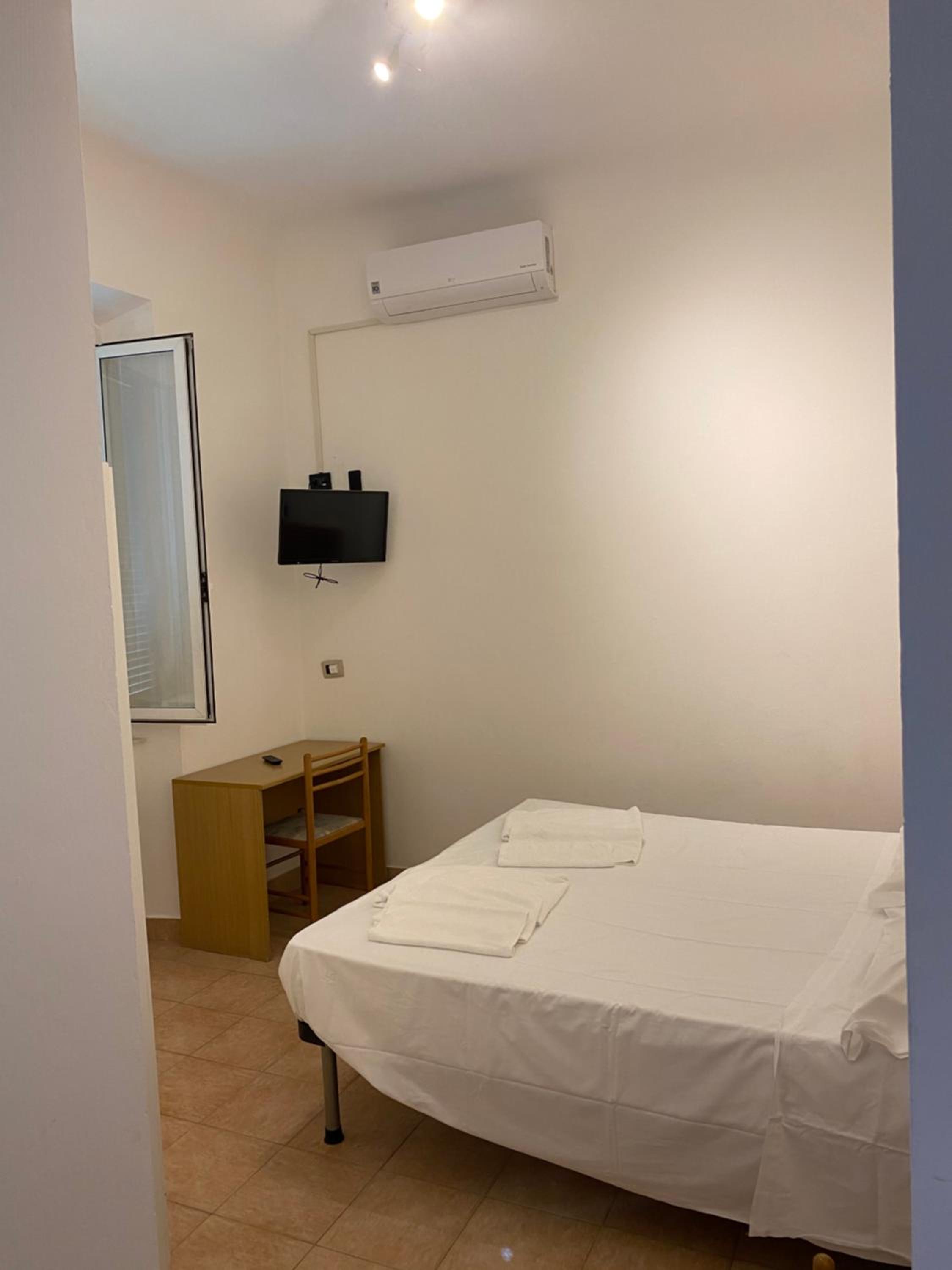 Double or Twin Room photo 3