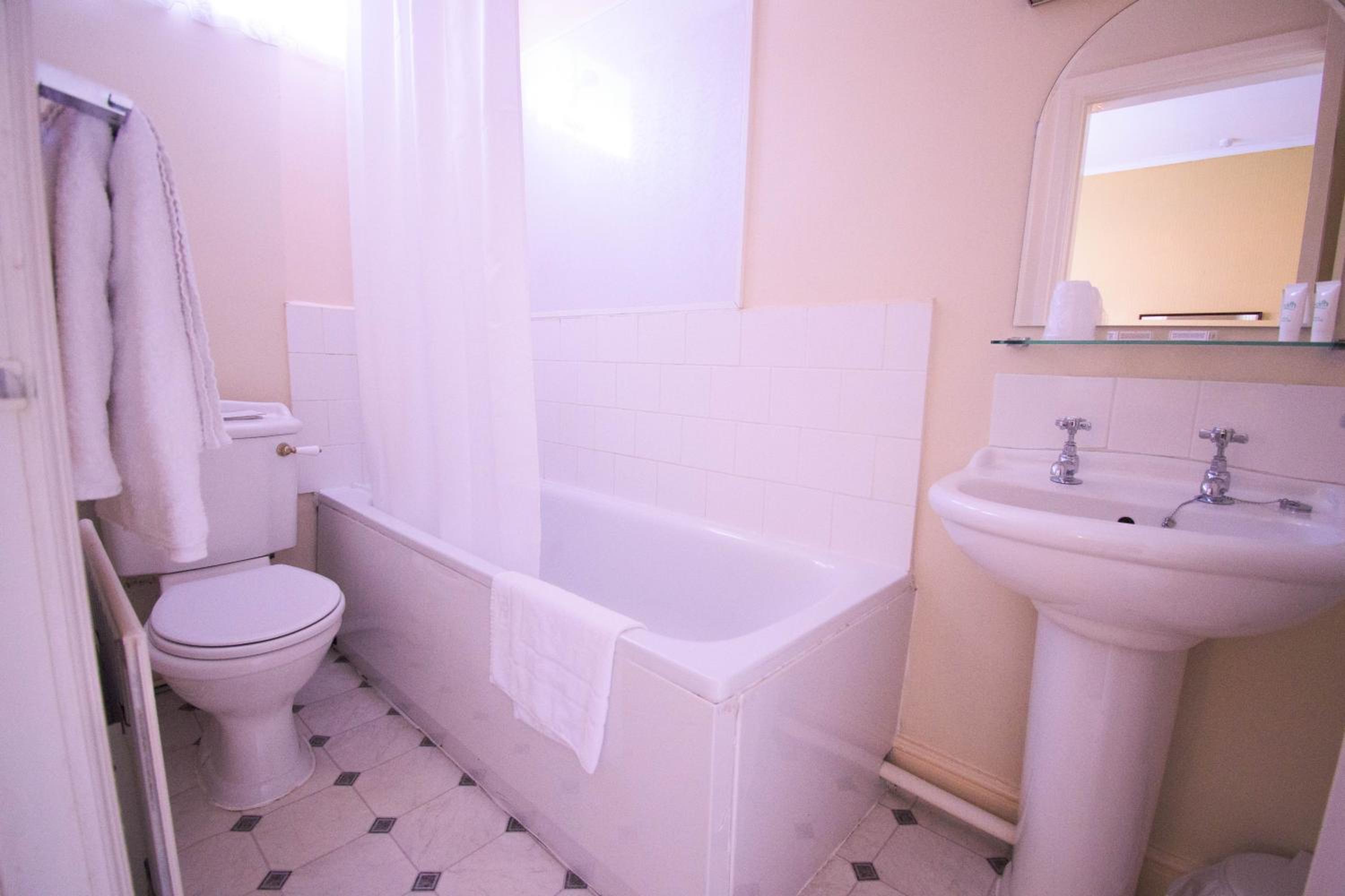 Double Room - Photo 15