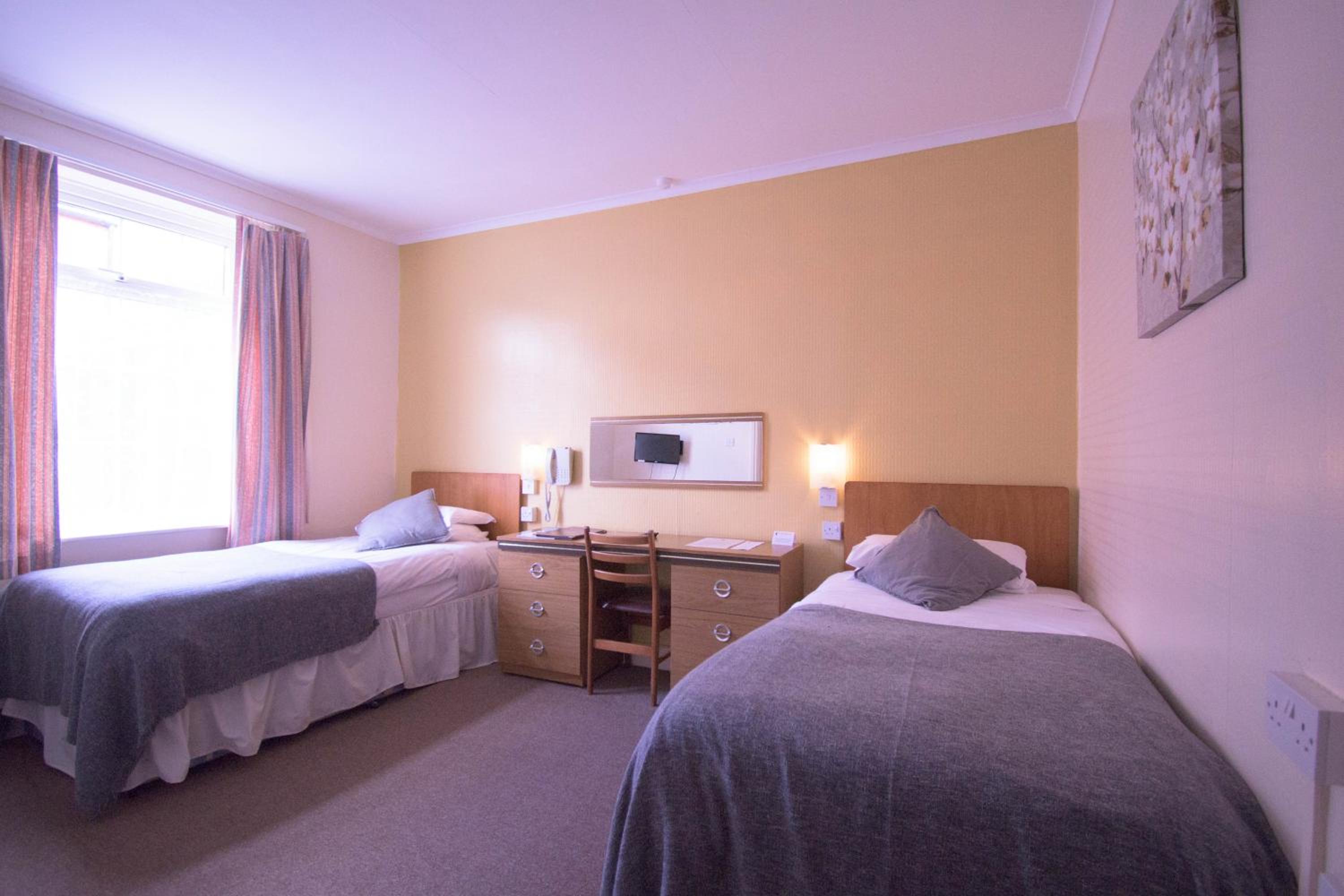 Twin Room - Photo 3