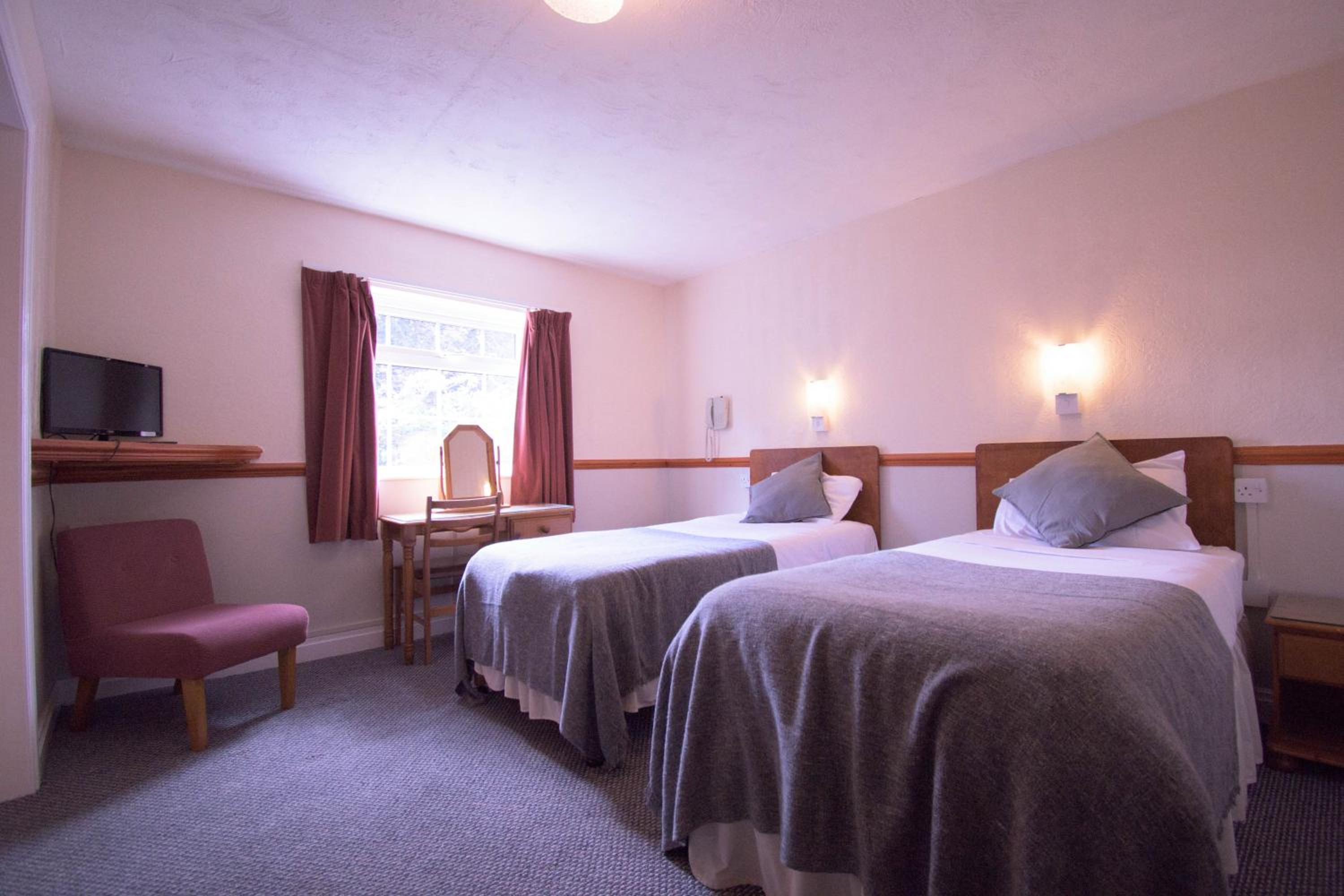 Twin Room - Photo 4