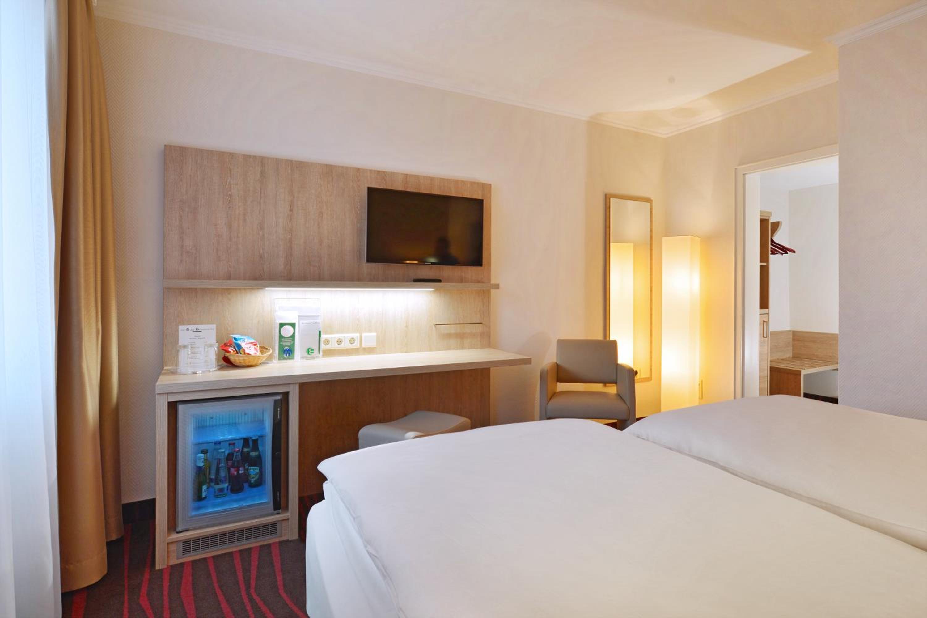 Double Room Cozy City (no air-condition) photo 3