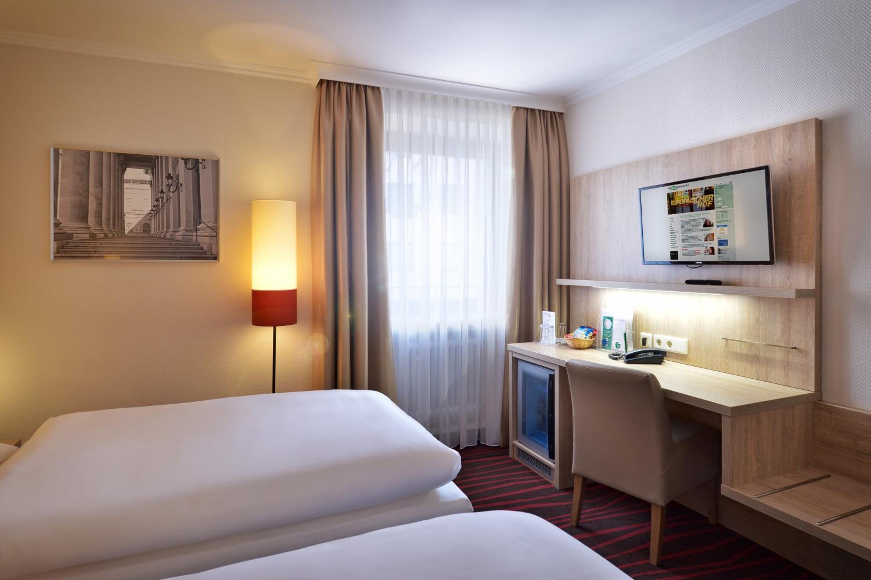 Double or Twin Room City (no air-condition) - Photo 8