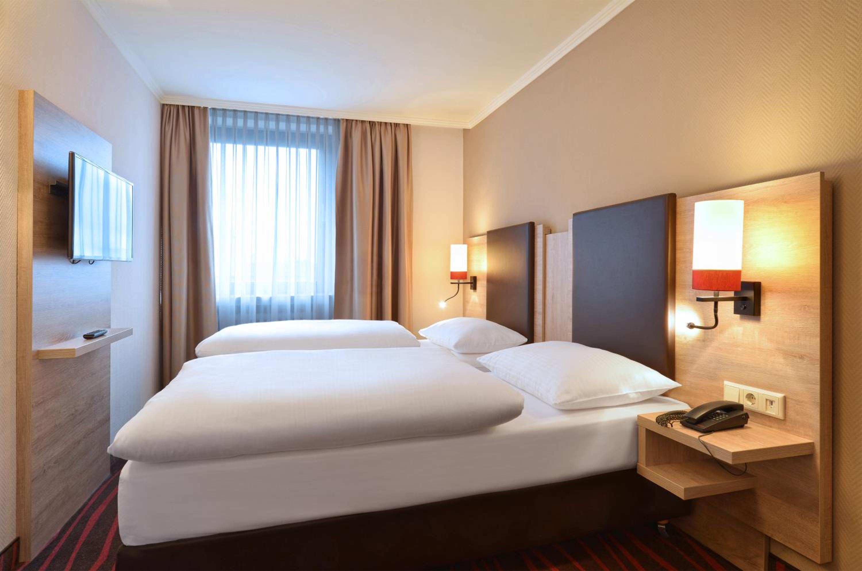 Double or Twin Room City (no air-condition) - Photo 9