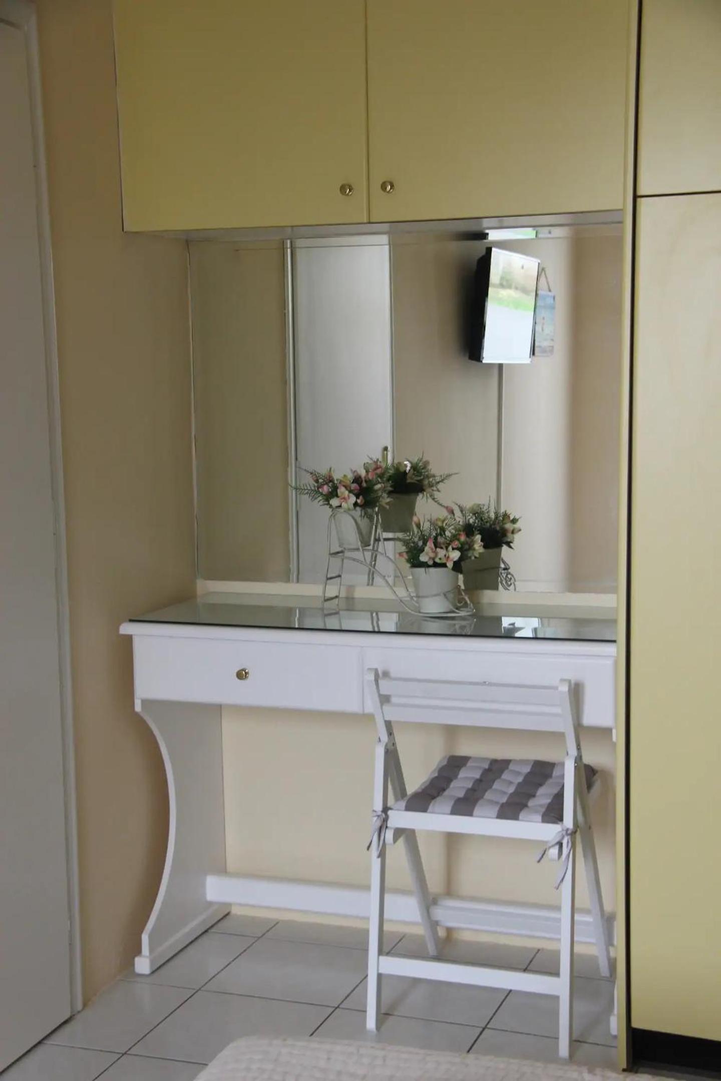 One-Bedroom Apartment with Garden photo 3