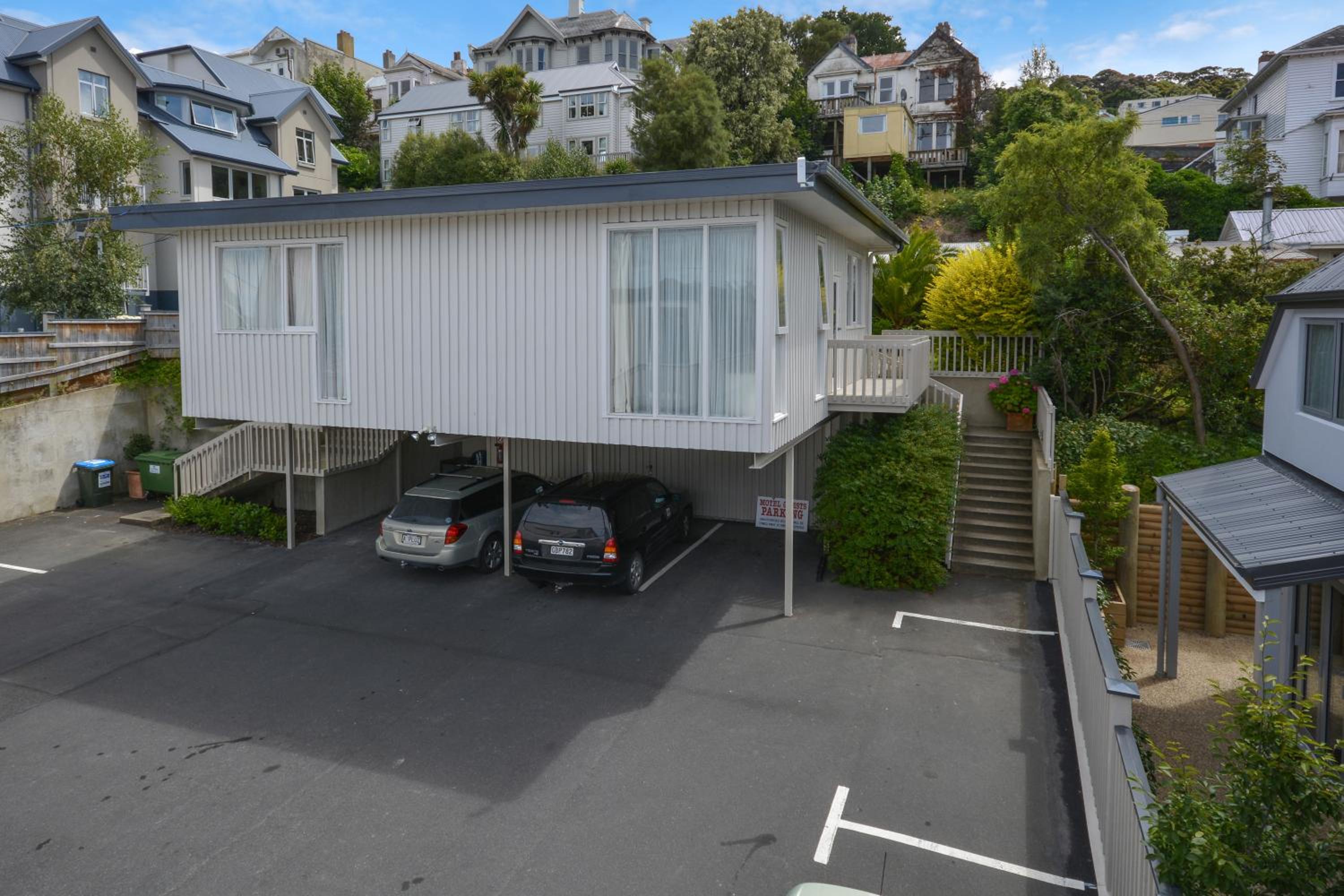 Four-Bedroom Apartment with Terrace - Photo 20