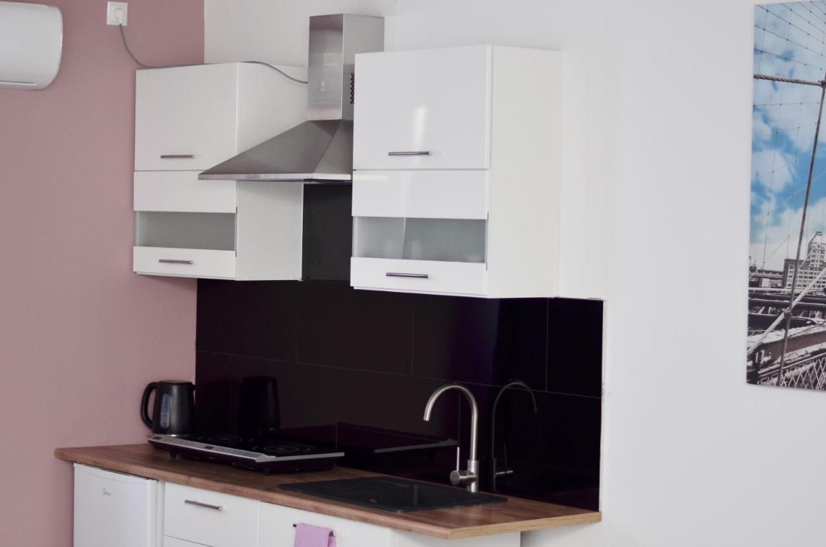 One-Bedroom Apartment - Photo 6
