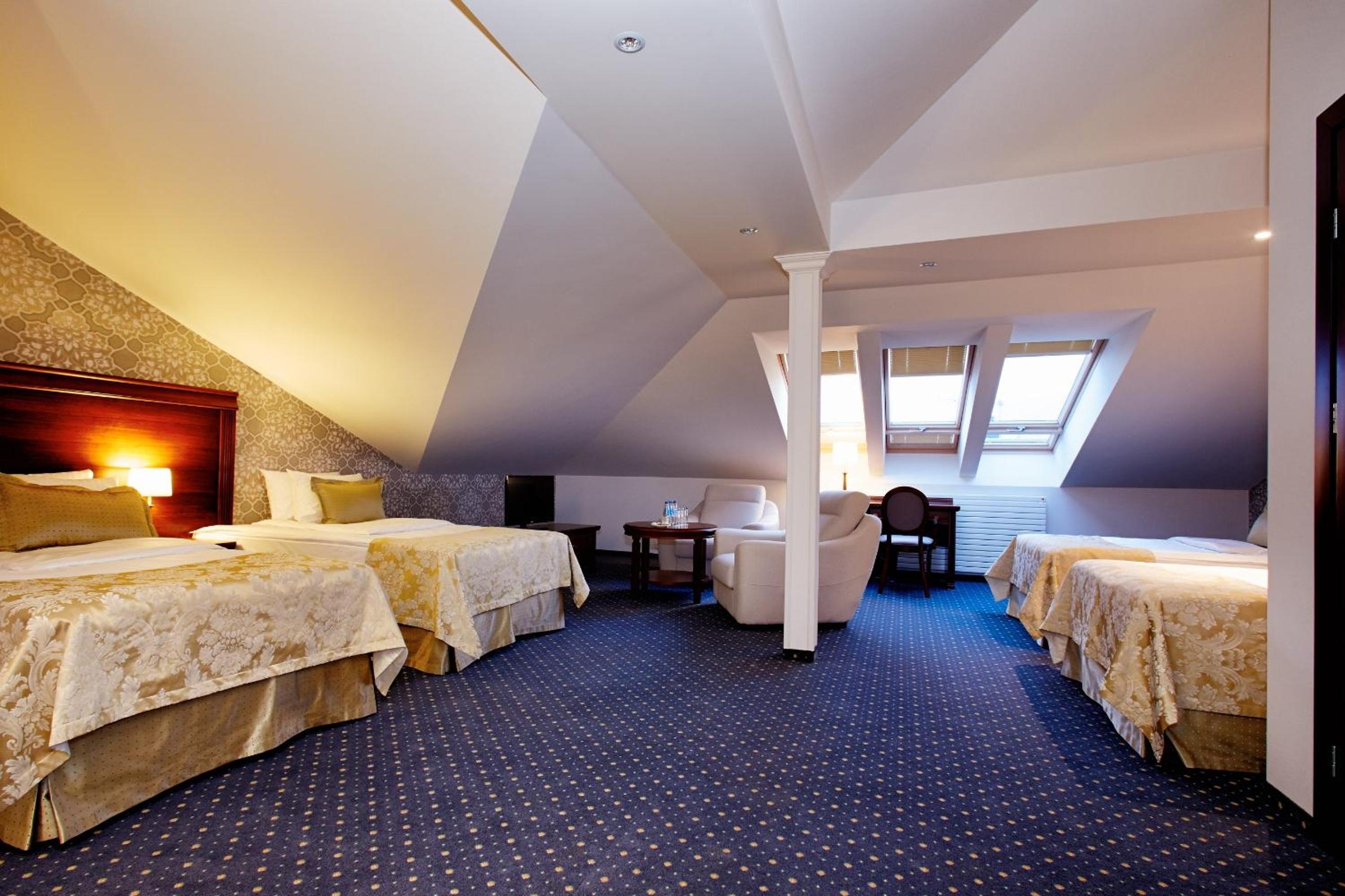 Quadruple Room - Photo 1