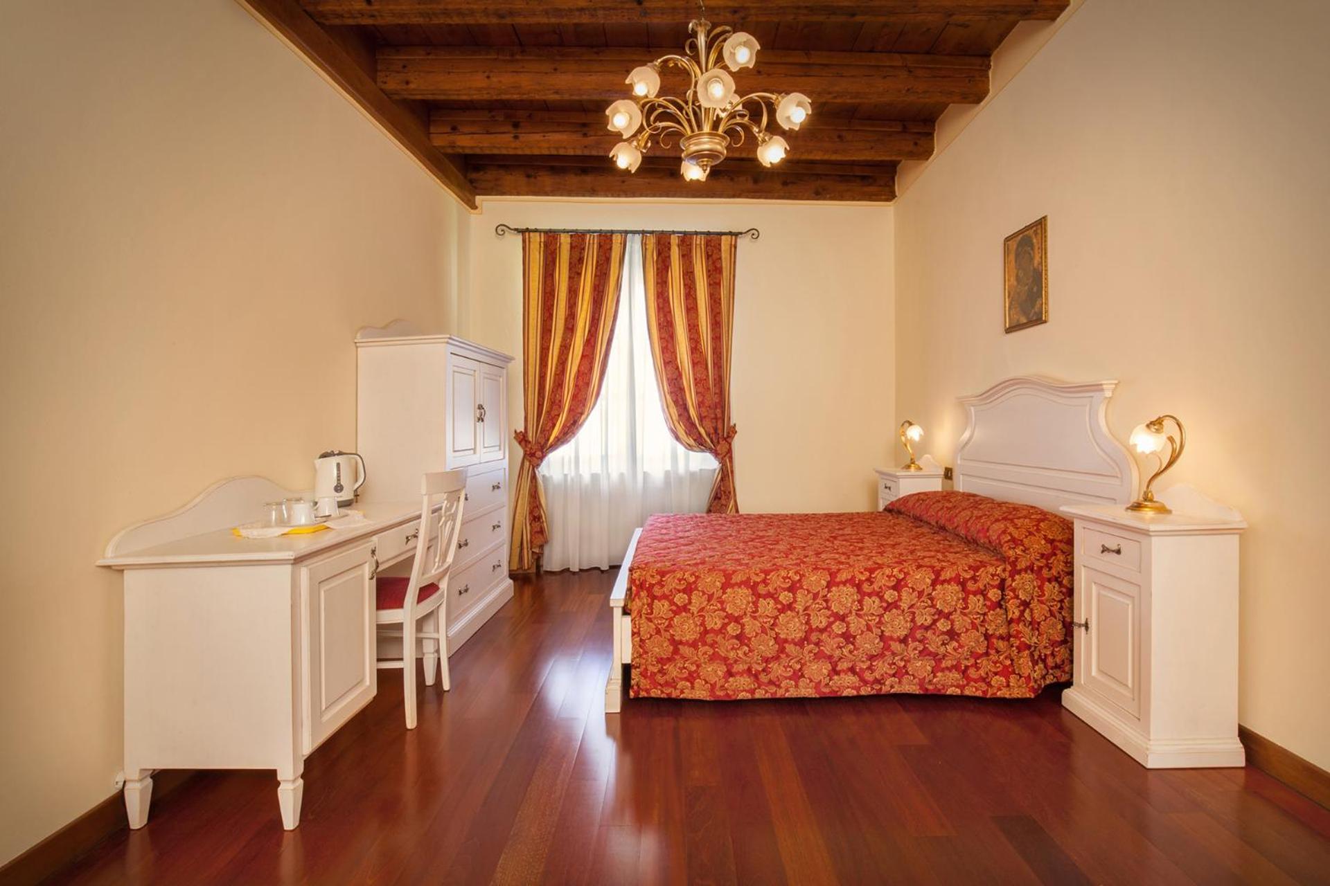 Triple Room with Private Bathroom - Photo 1