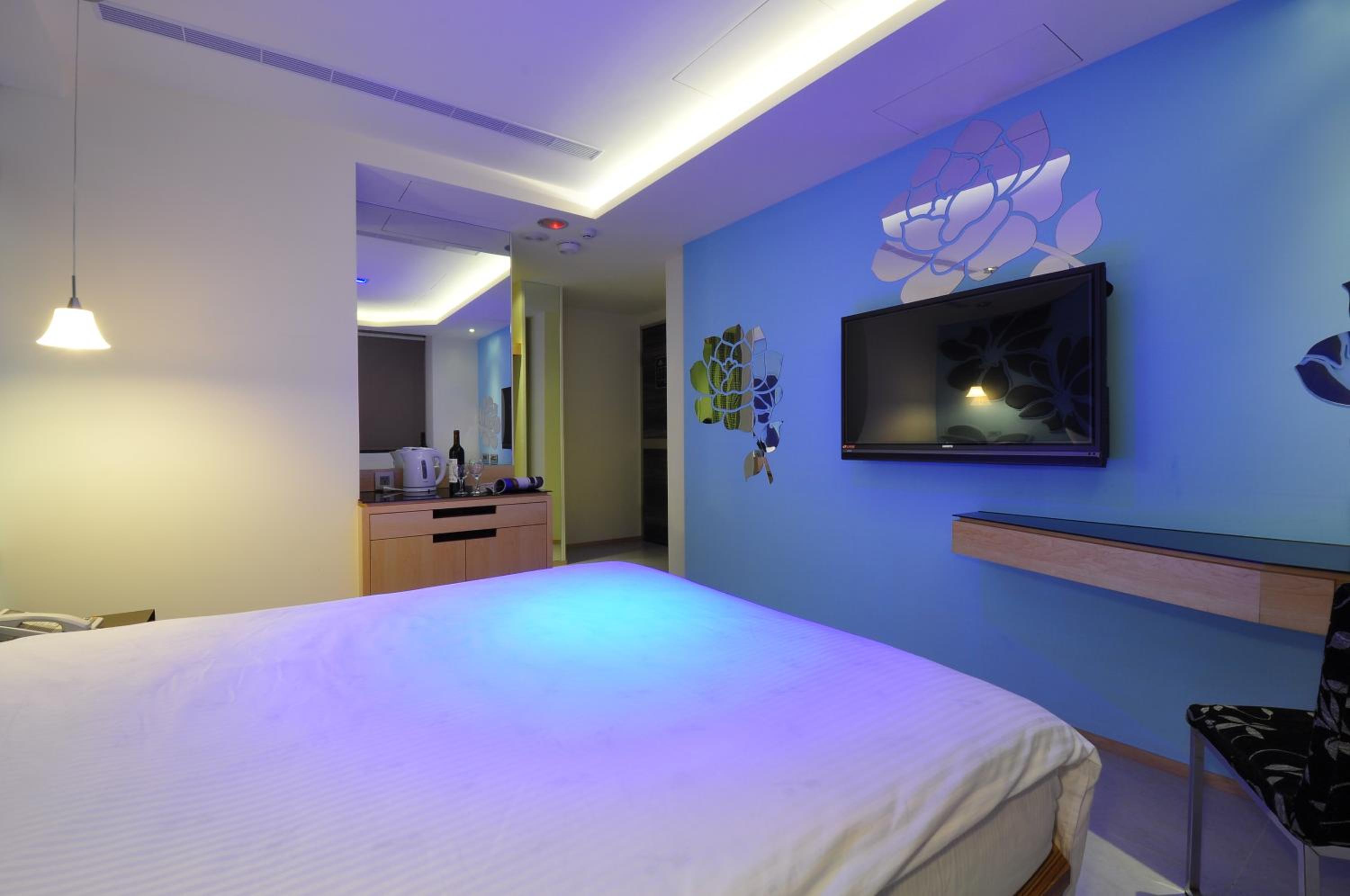Standard Double Room - Photo 8