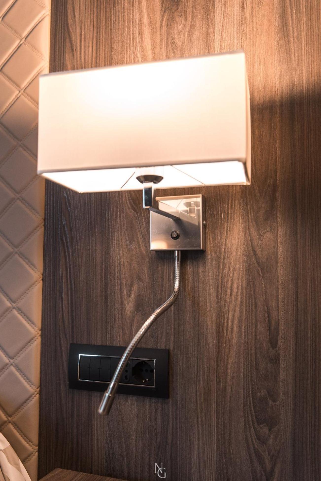 Deluxe King Room - Photo 23