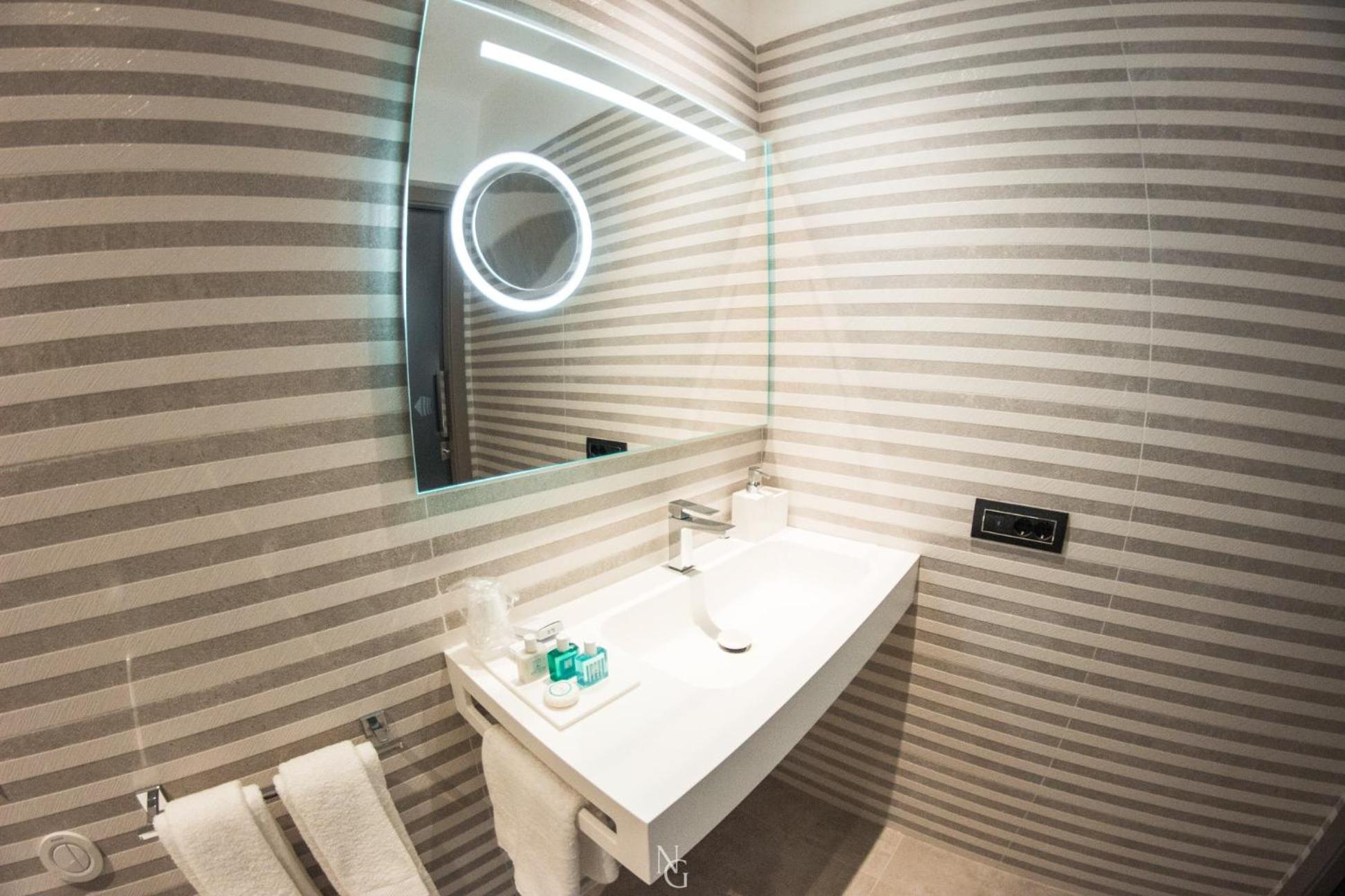 Deluxe Triple Room - Photo 6