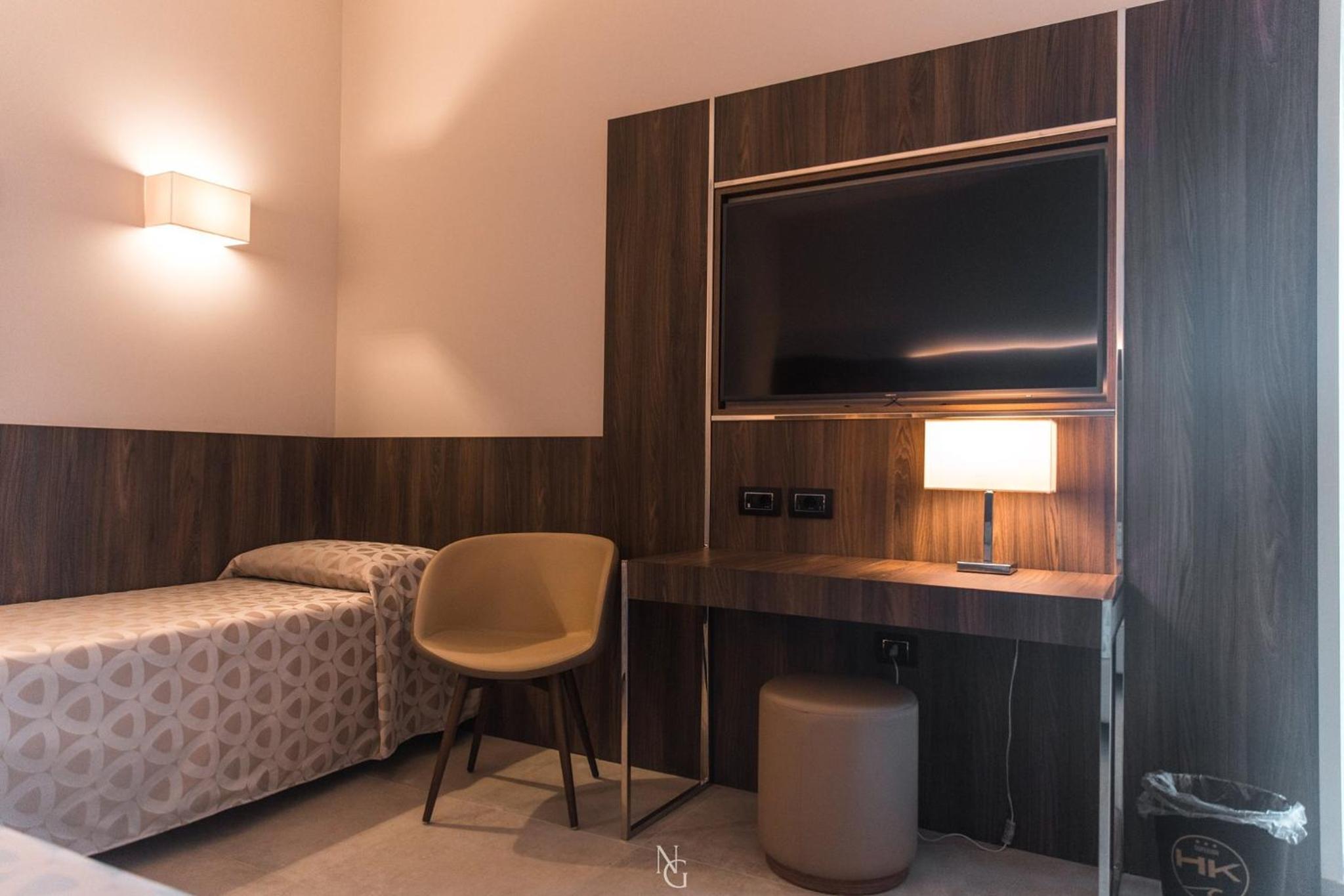 Deluxe Triple Room - Photo 7