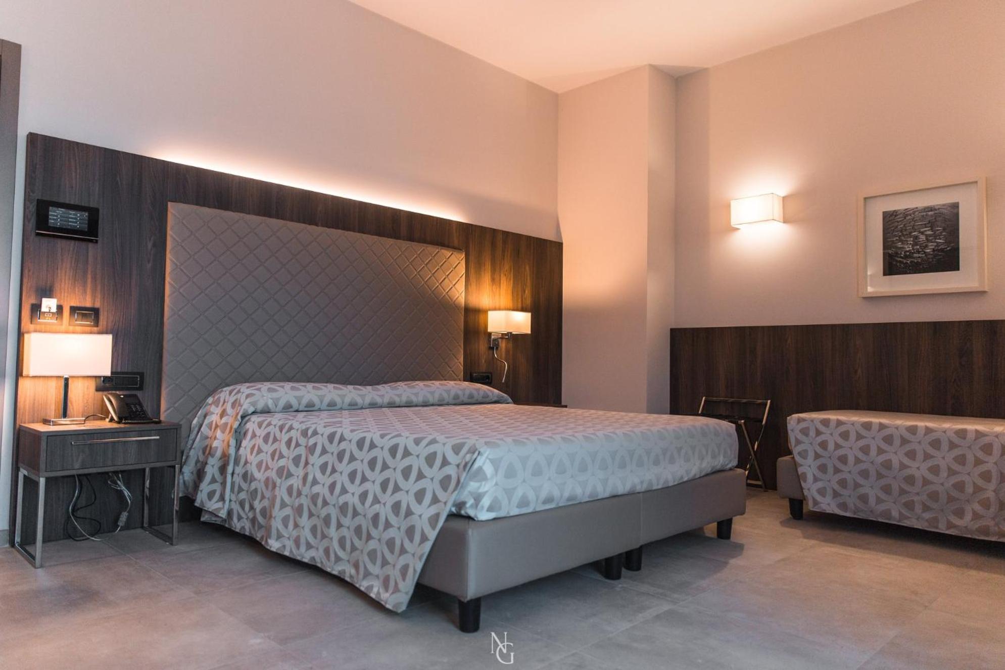 Deluxe Triple Room - Photo 14