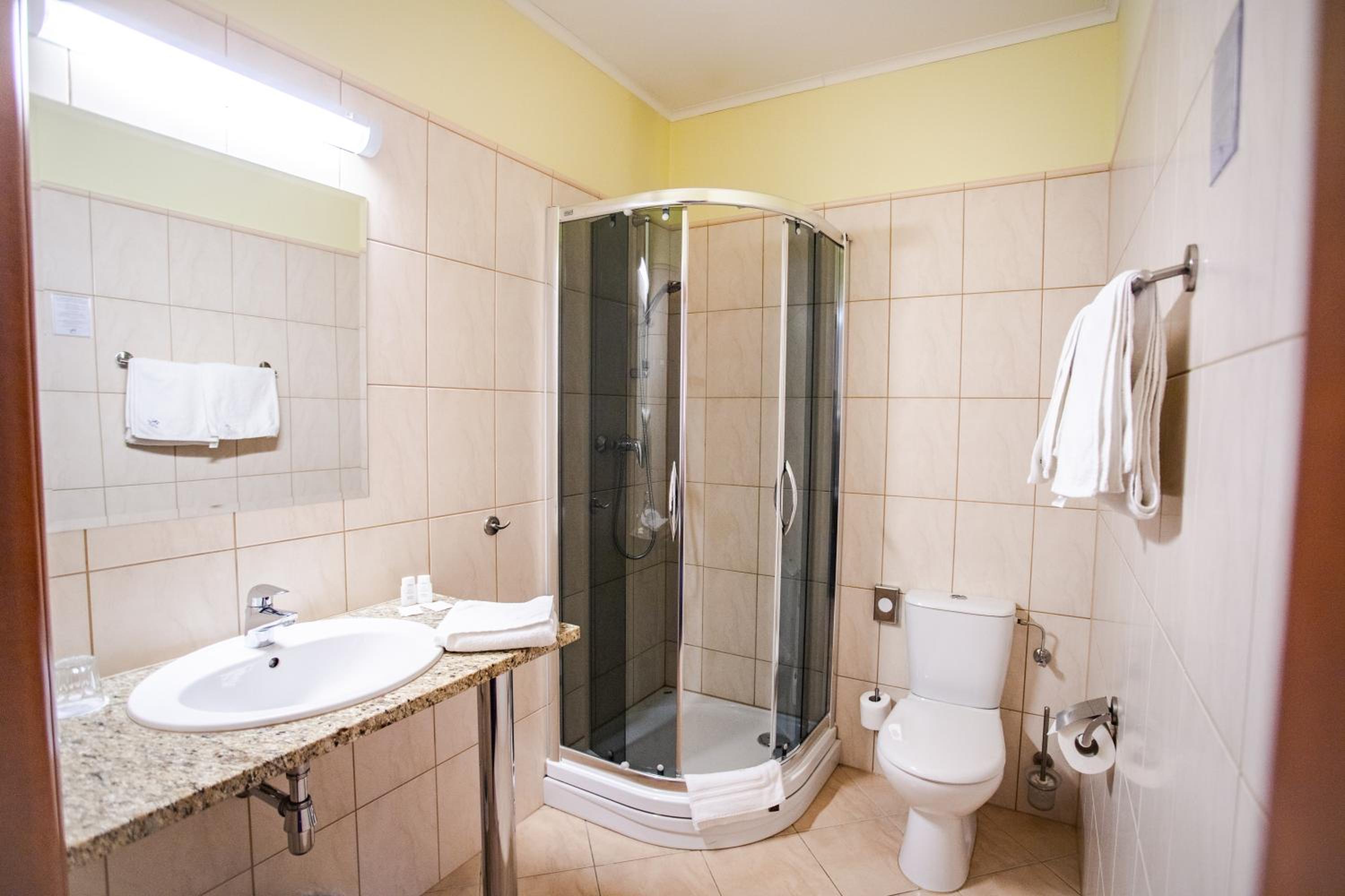 Twin Room - Photo 7