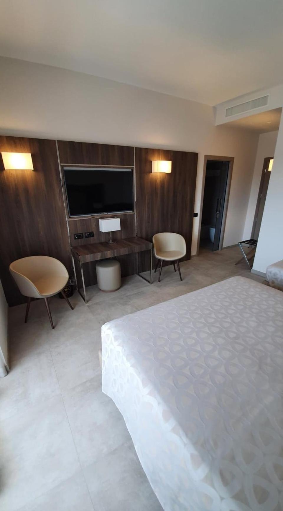 Deluxe Triple Room - Photo 1