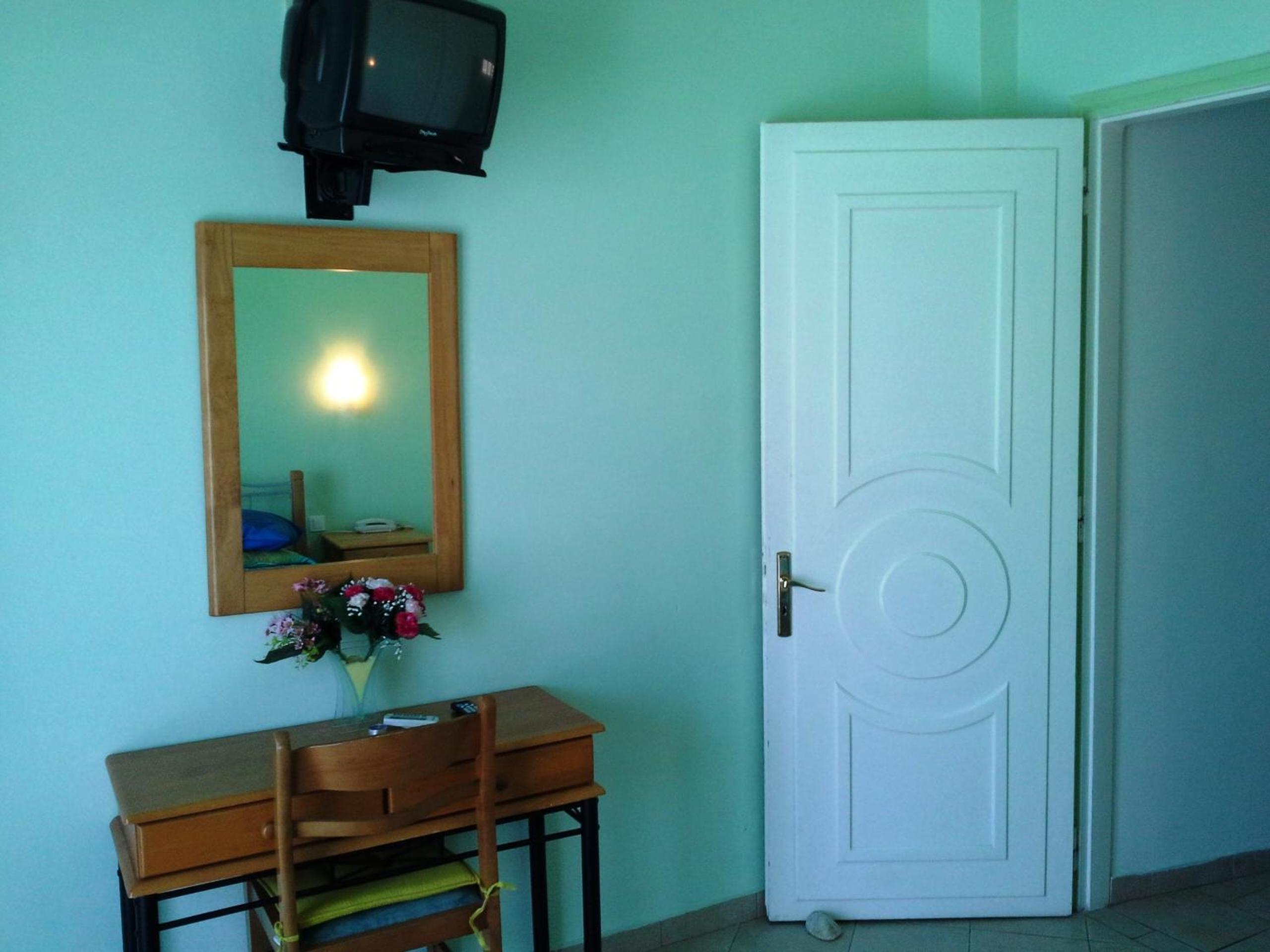 Studio (2 Adults) - Photo 16