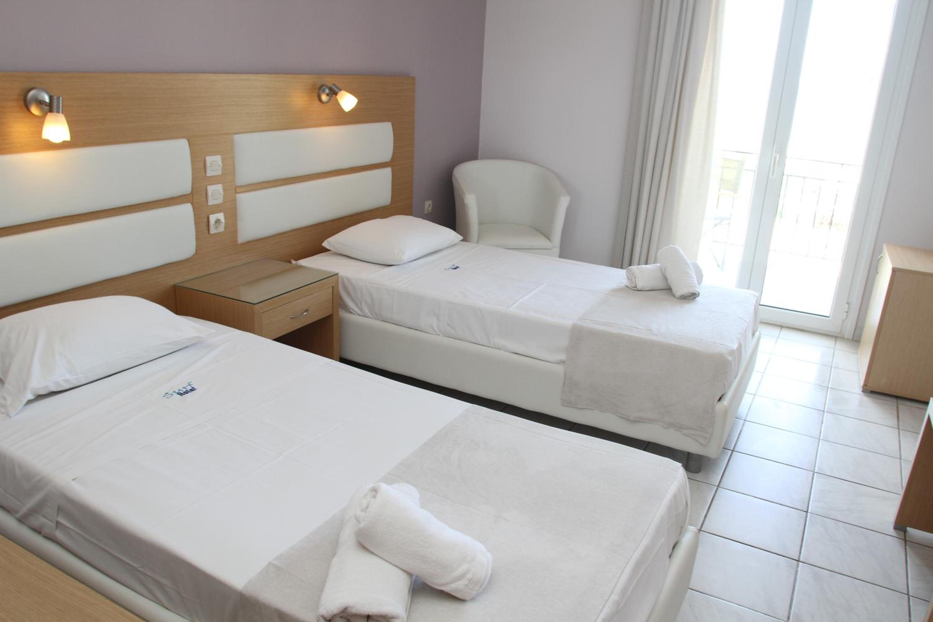 Double or Twin Room with Sea View - Photo 3