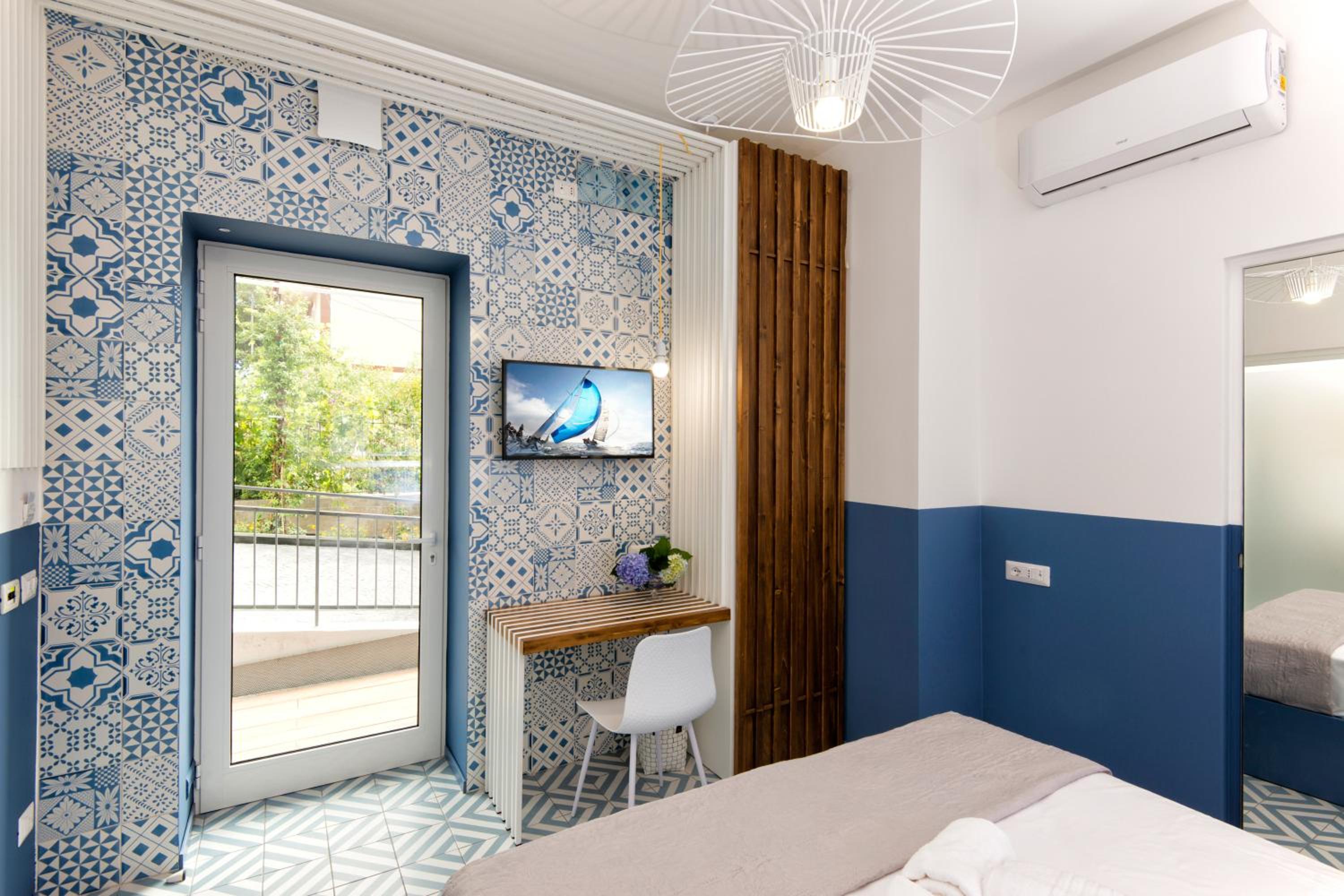 Double Room with Patio - Photo 6