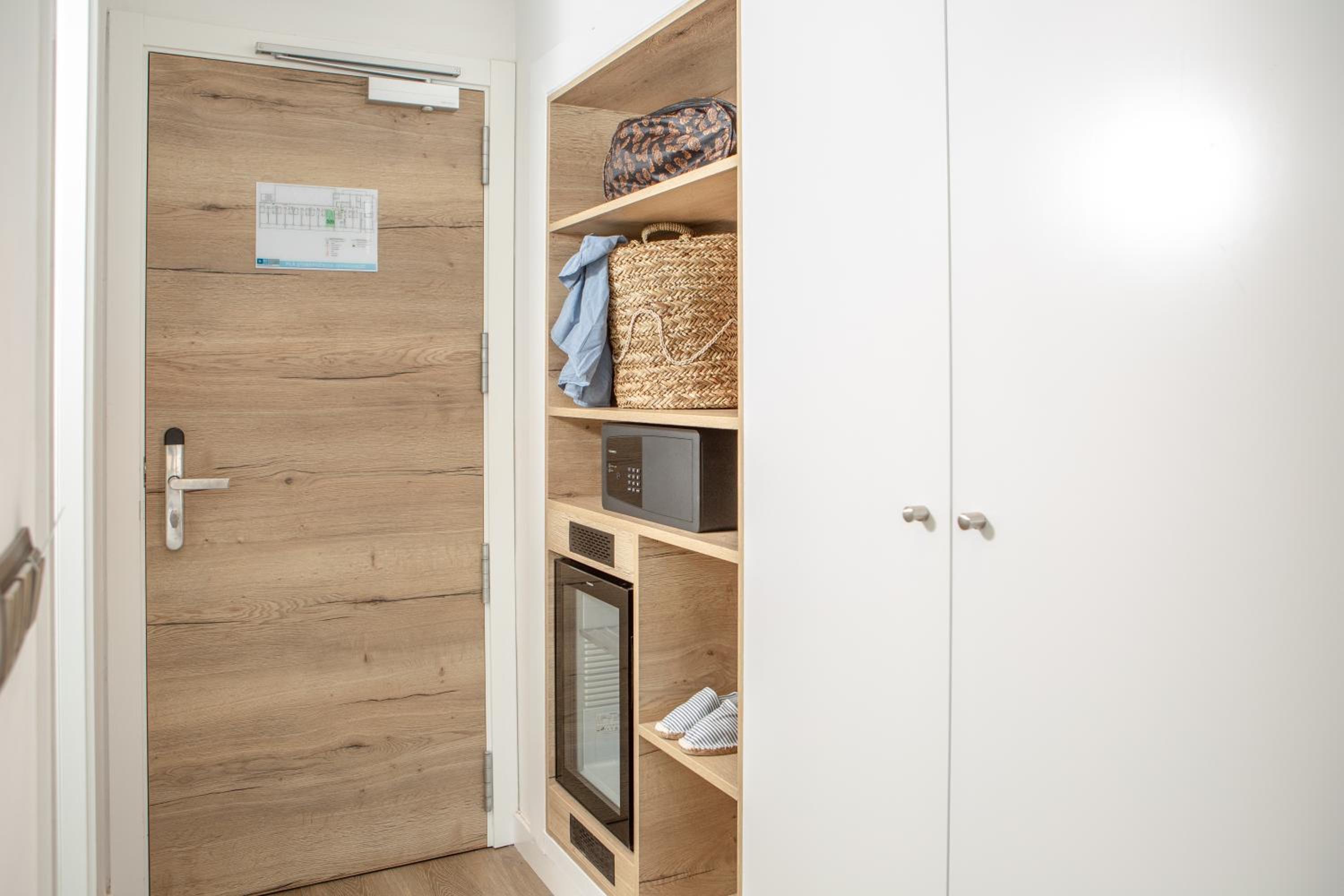Habitación Cuádruple con Vista lateral al mar (4 adultos)