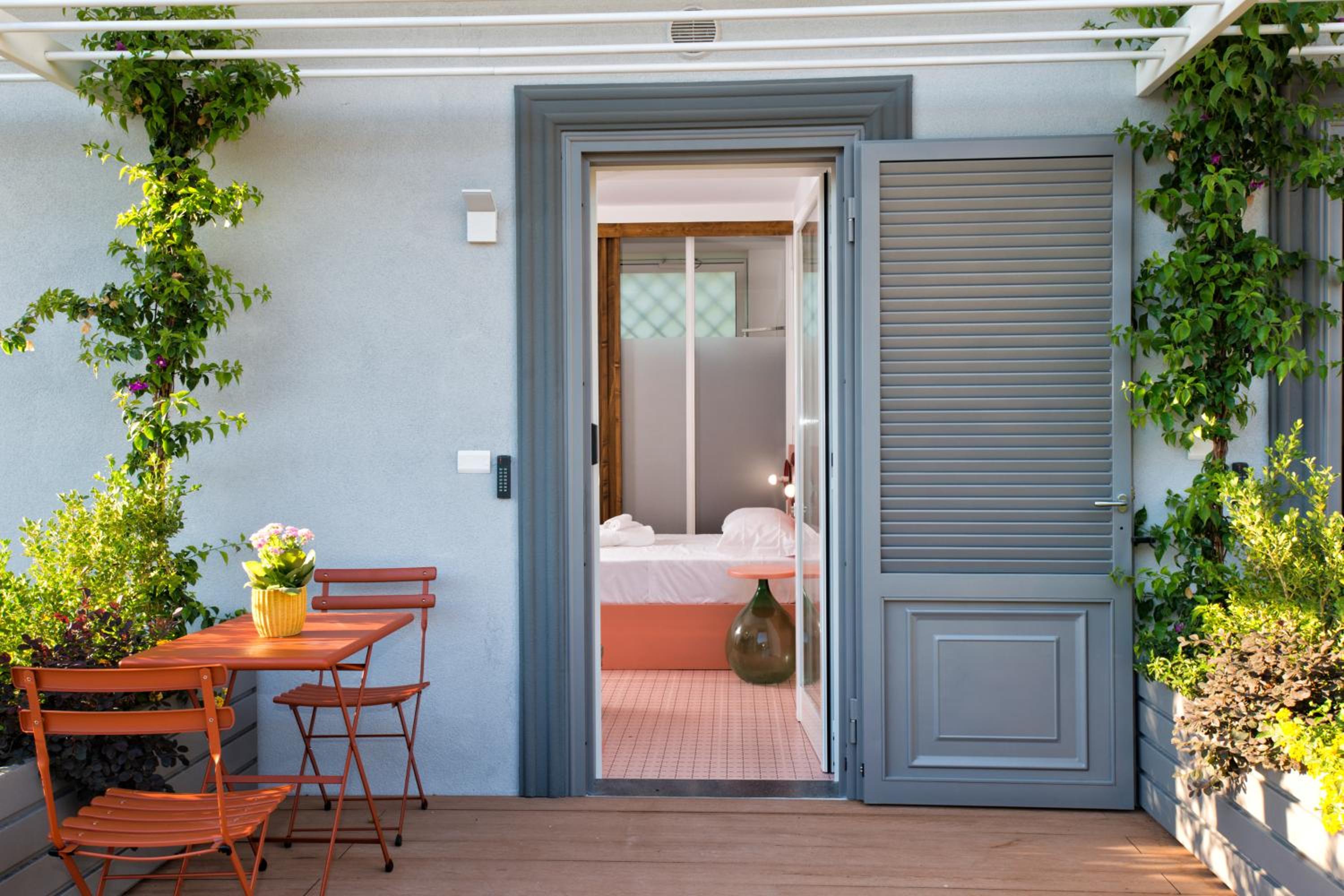 Double Room with Patio - Photo 7