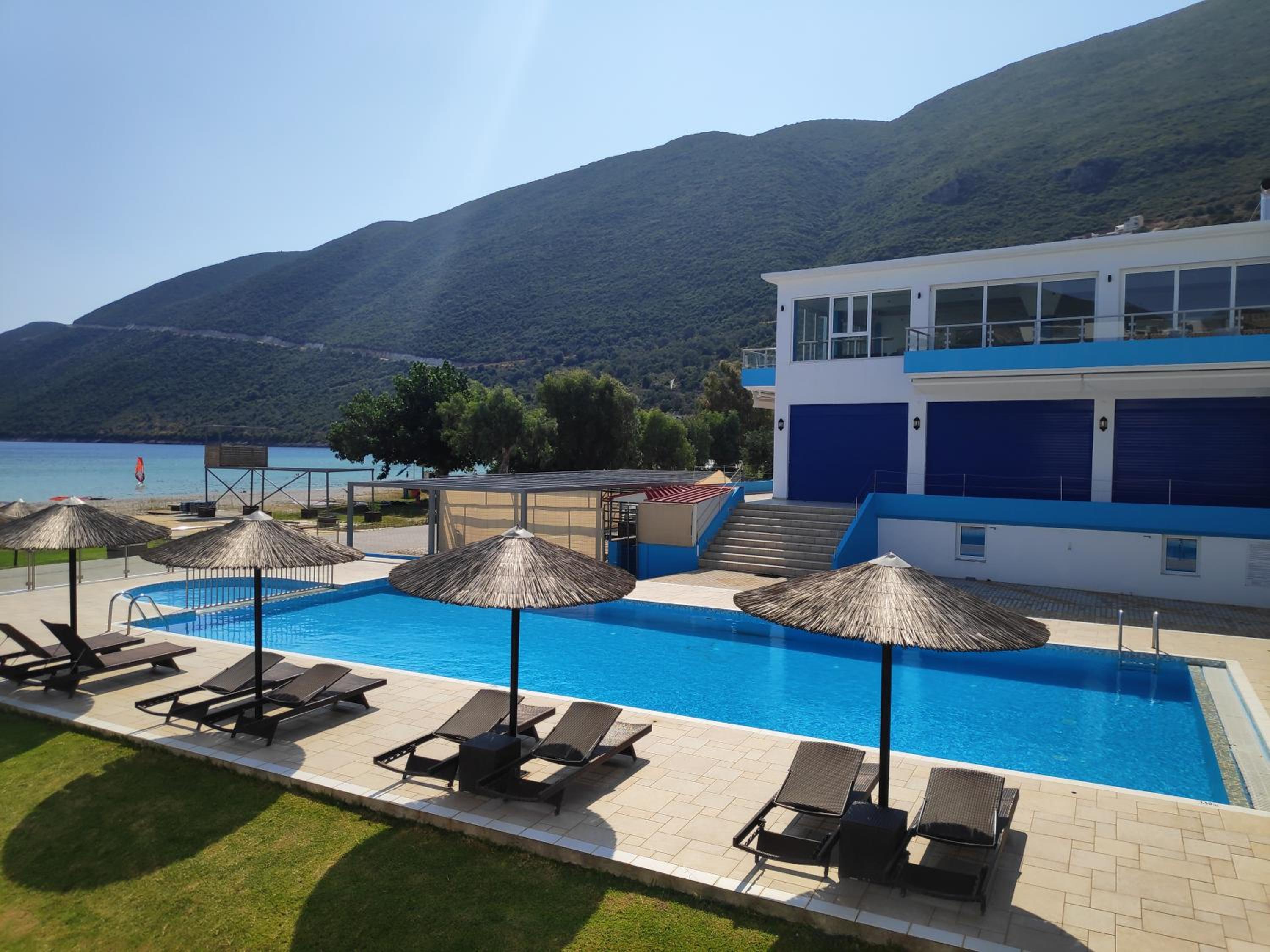 Double or Twin Room with Sea View - Photo 10