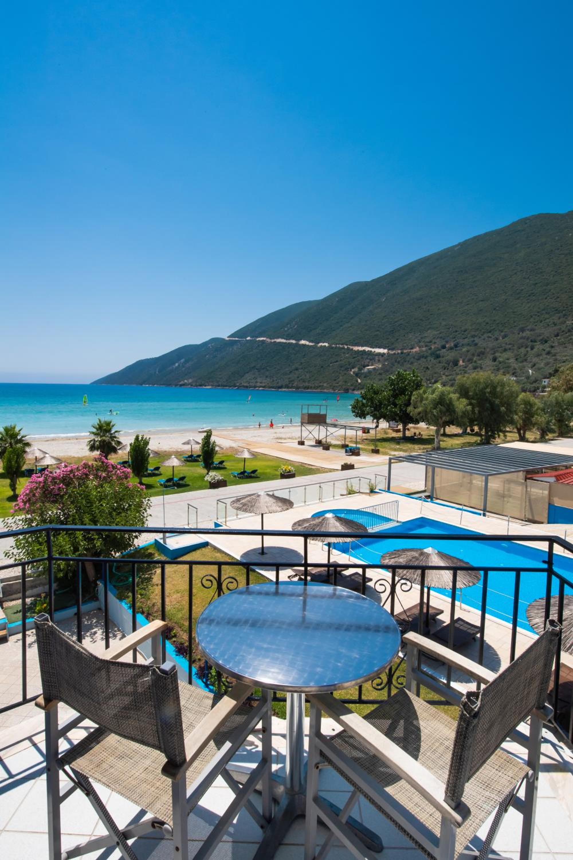 Double or Twin Room with Sea View - Photo 8