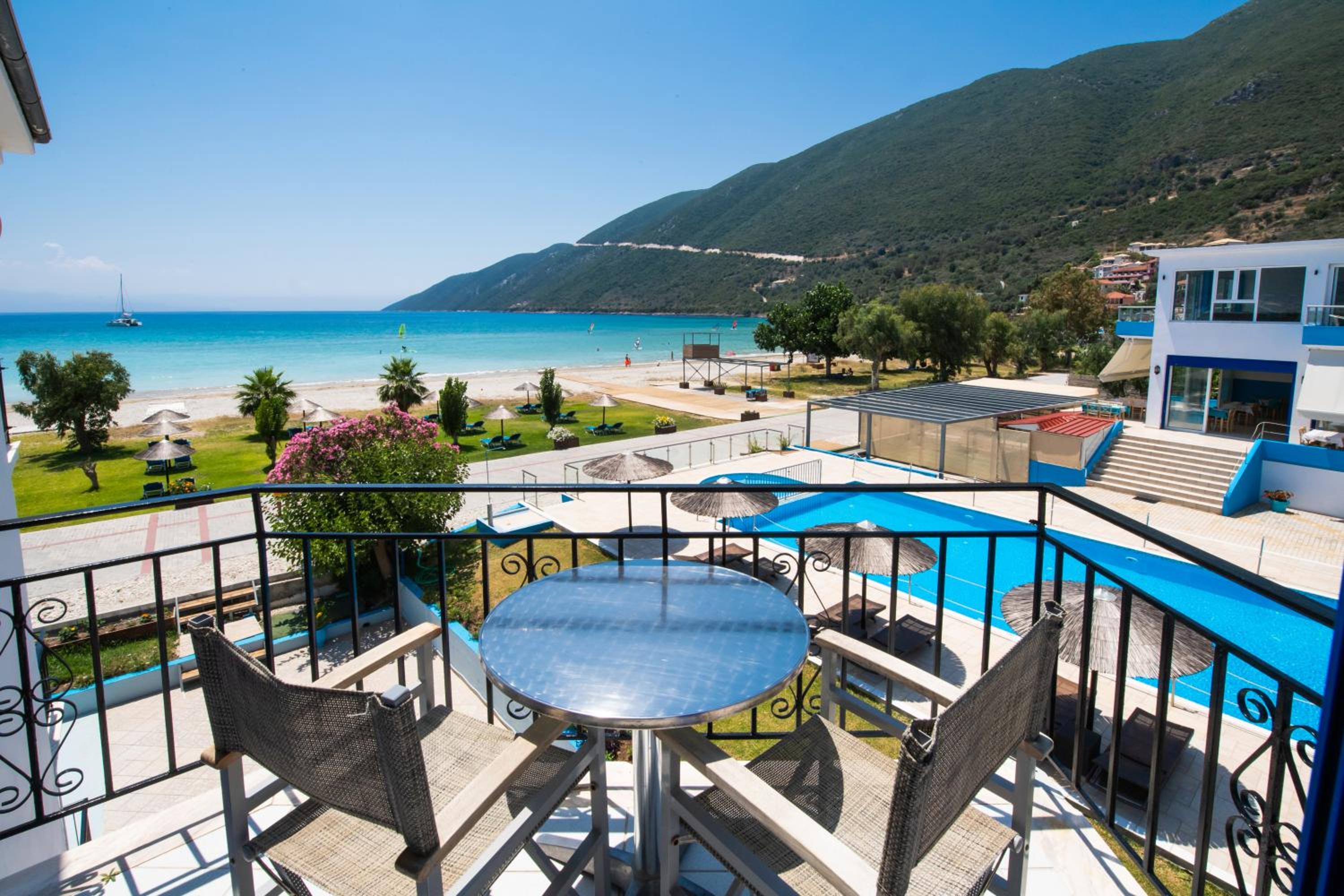 Double or Twin Room with Sea View - Photo 7
