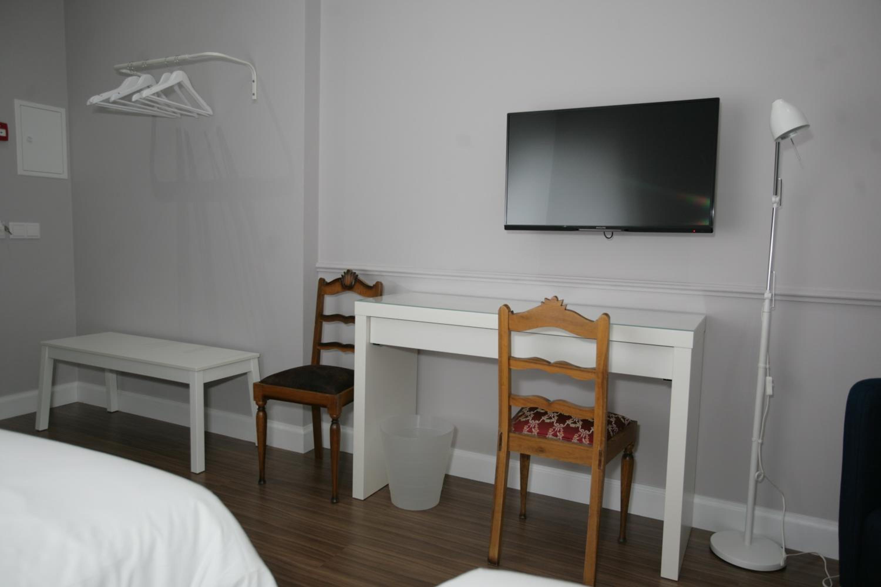 Twin Room - Photo 5
