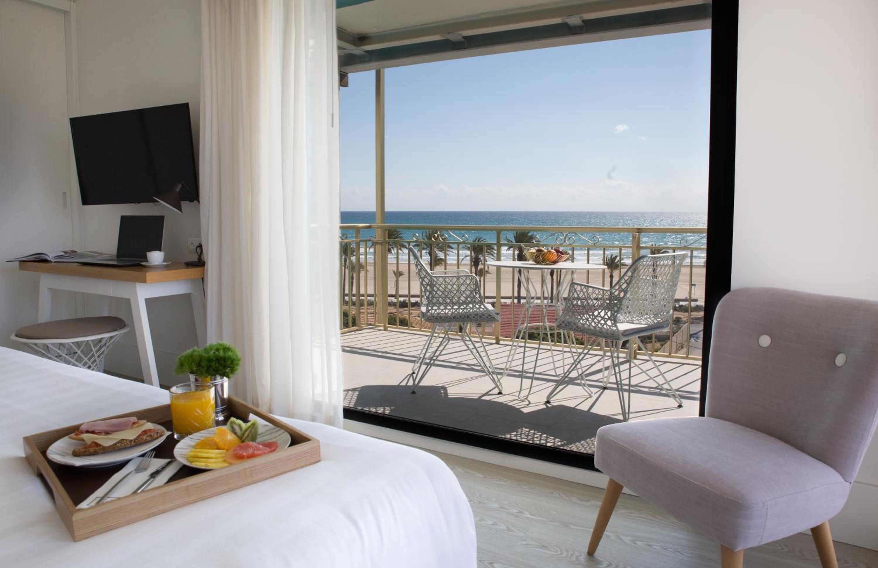 Superior Double Room with Sea View - Photo 3