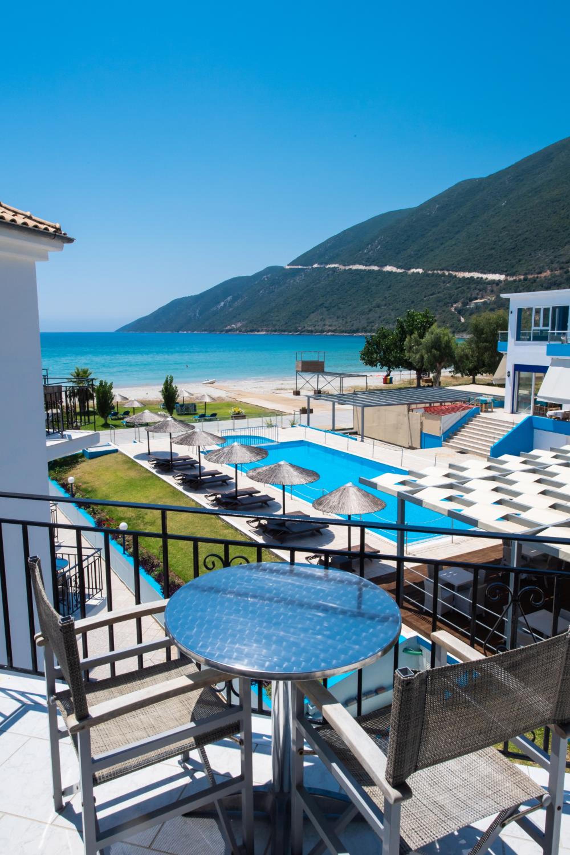 Double or Twin Room with Sea View - Photo 17