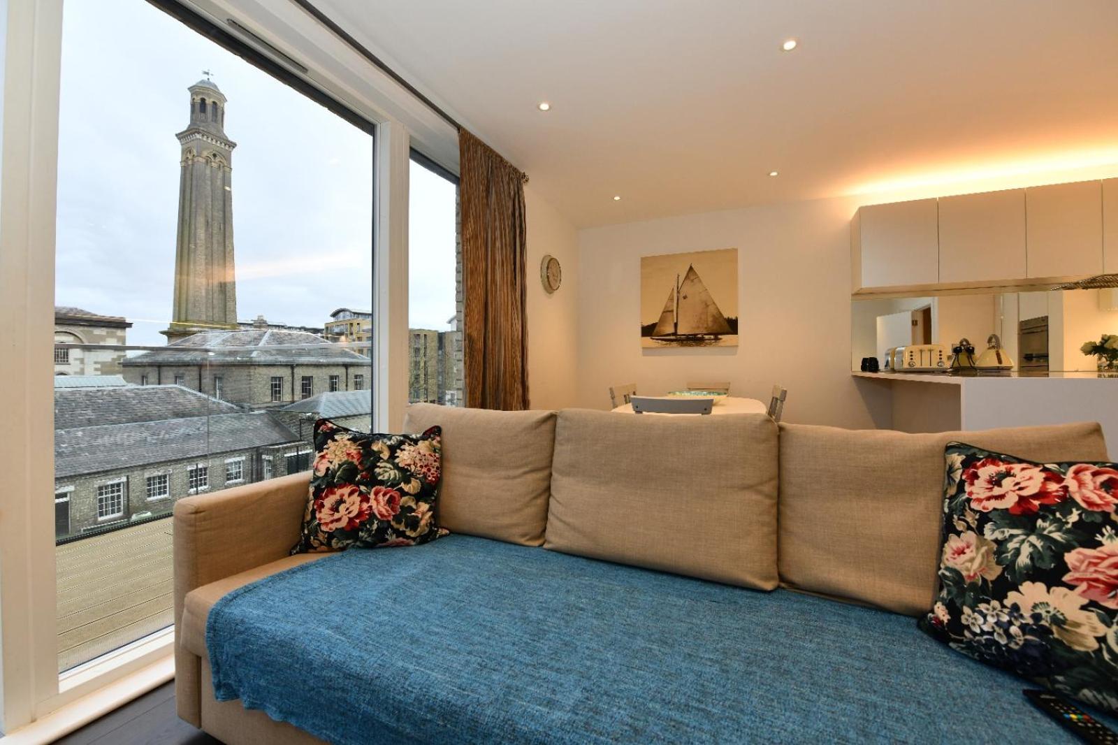 Two-Bedroom Apartment with Balcony photo 3