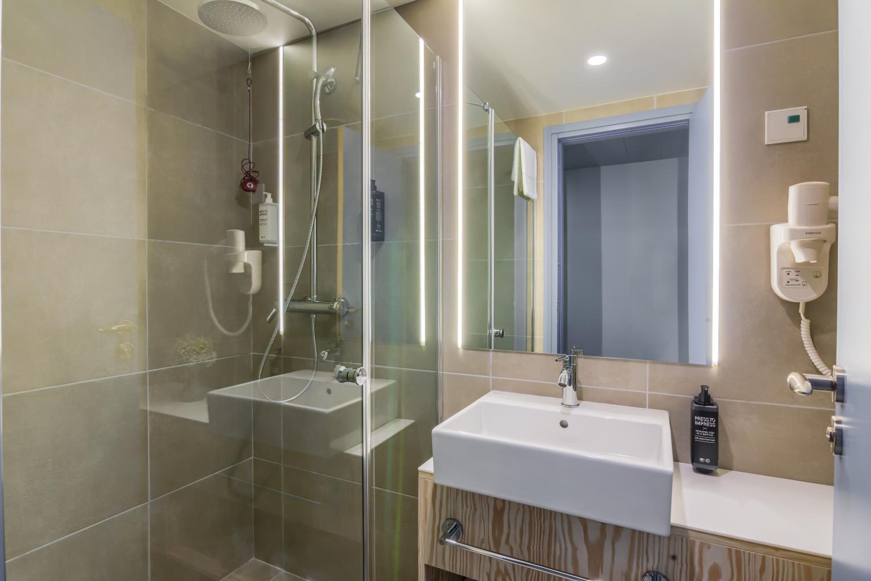 Standard Double Room - Photo 6