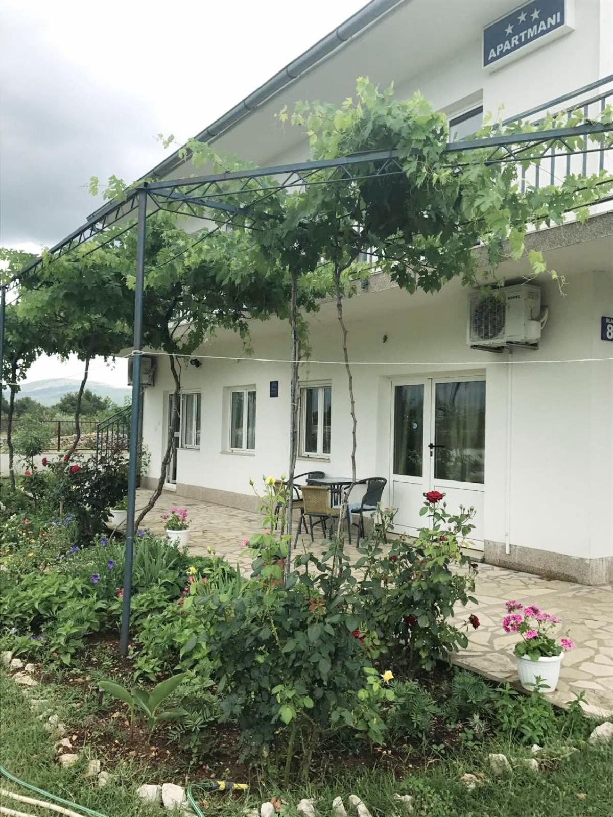 Apartment with Garden View - Photo 7