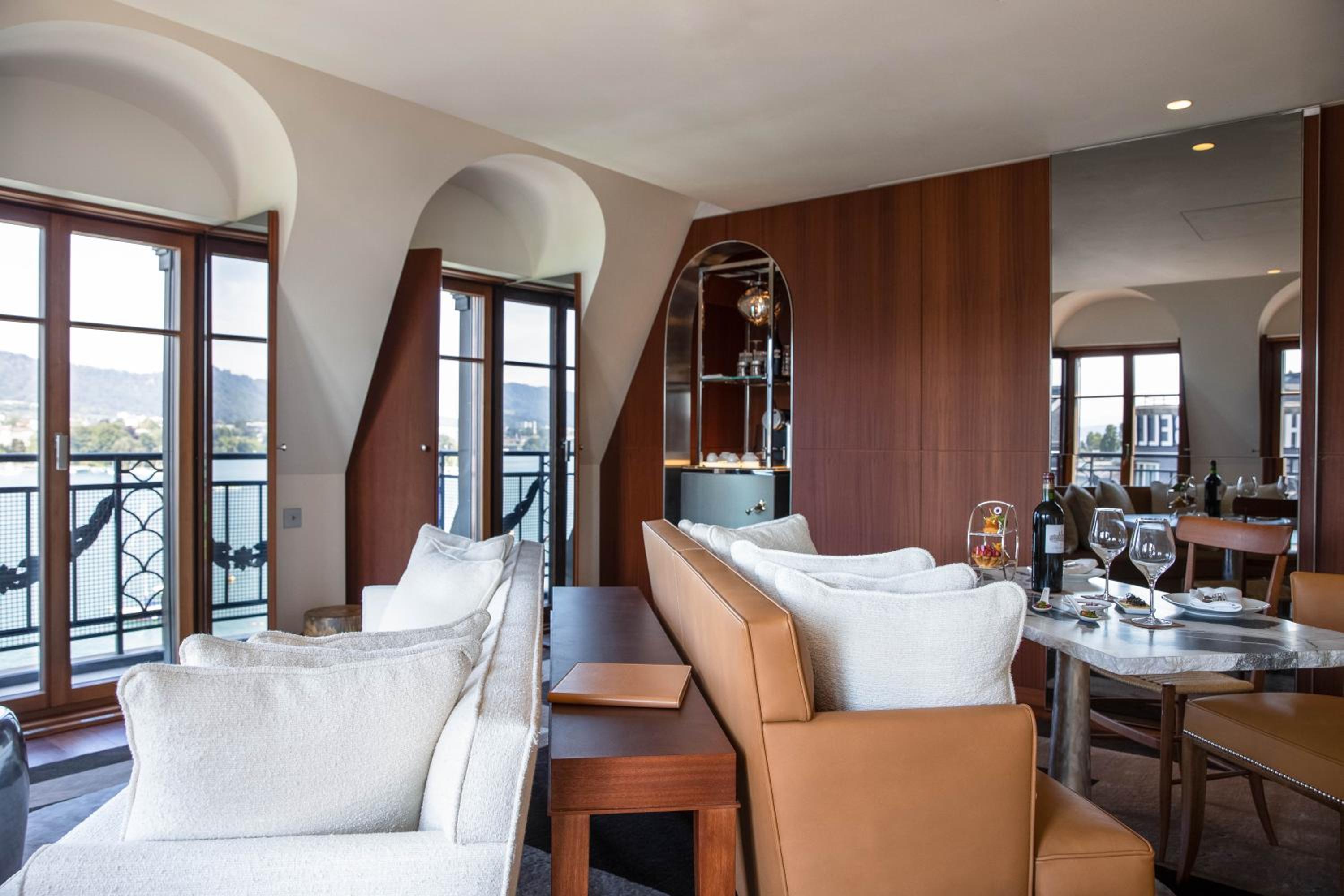 Lakeview Suite