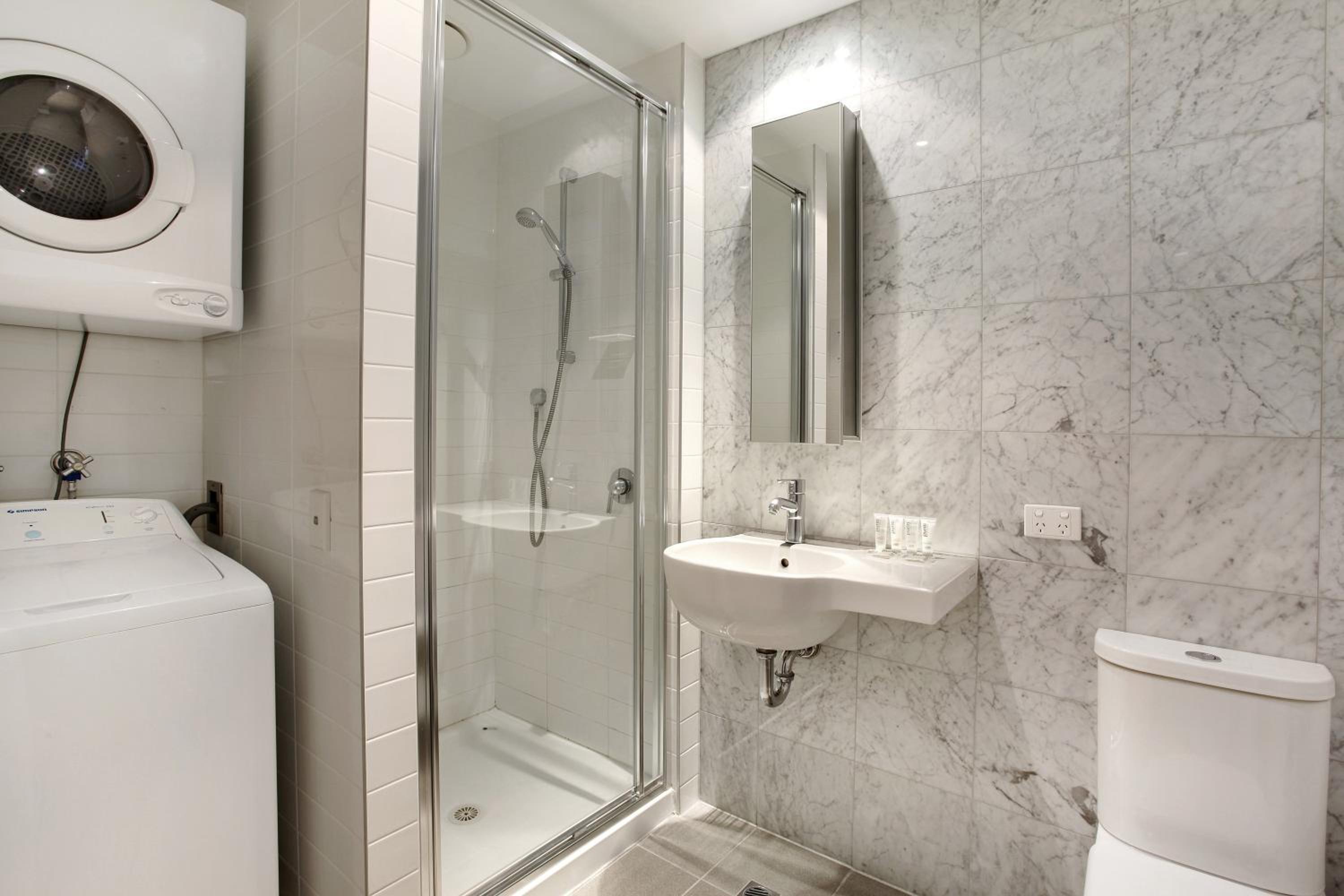 Studio Apartment - Photo 9