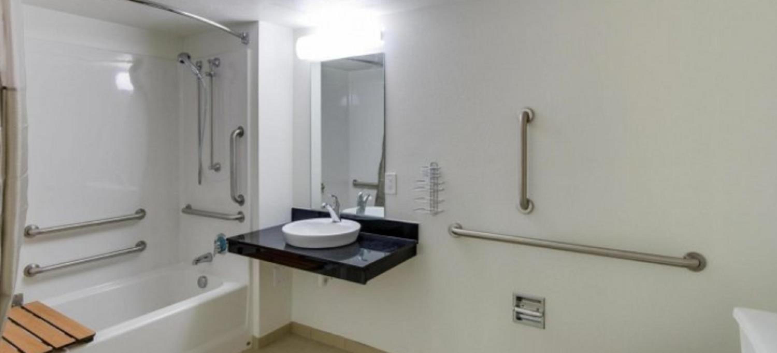 Double Room - Disability Access - Smoking - Photo 3