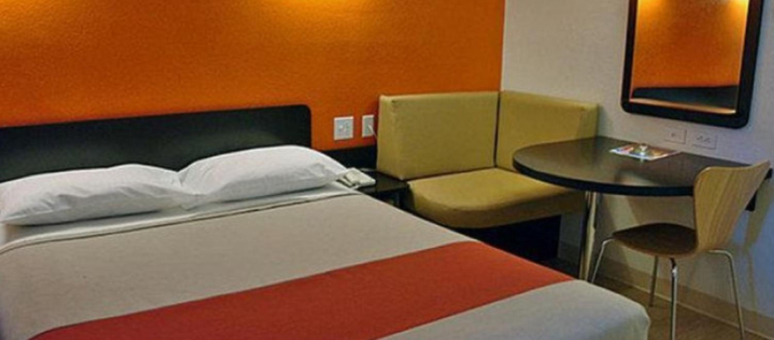 King Room - Non-Smoking - Photo 8