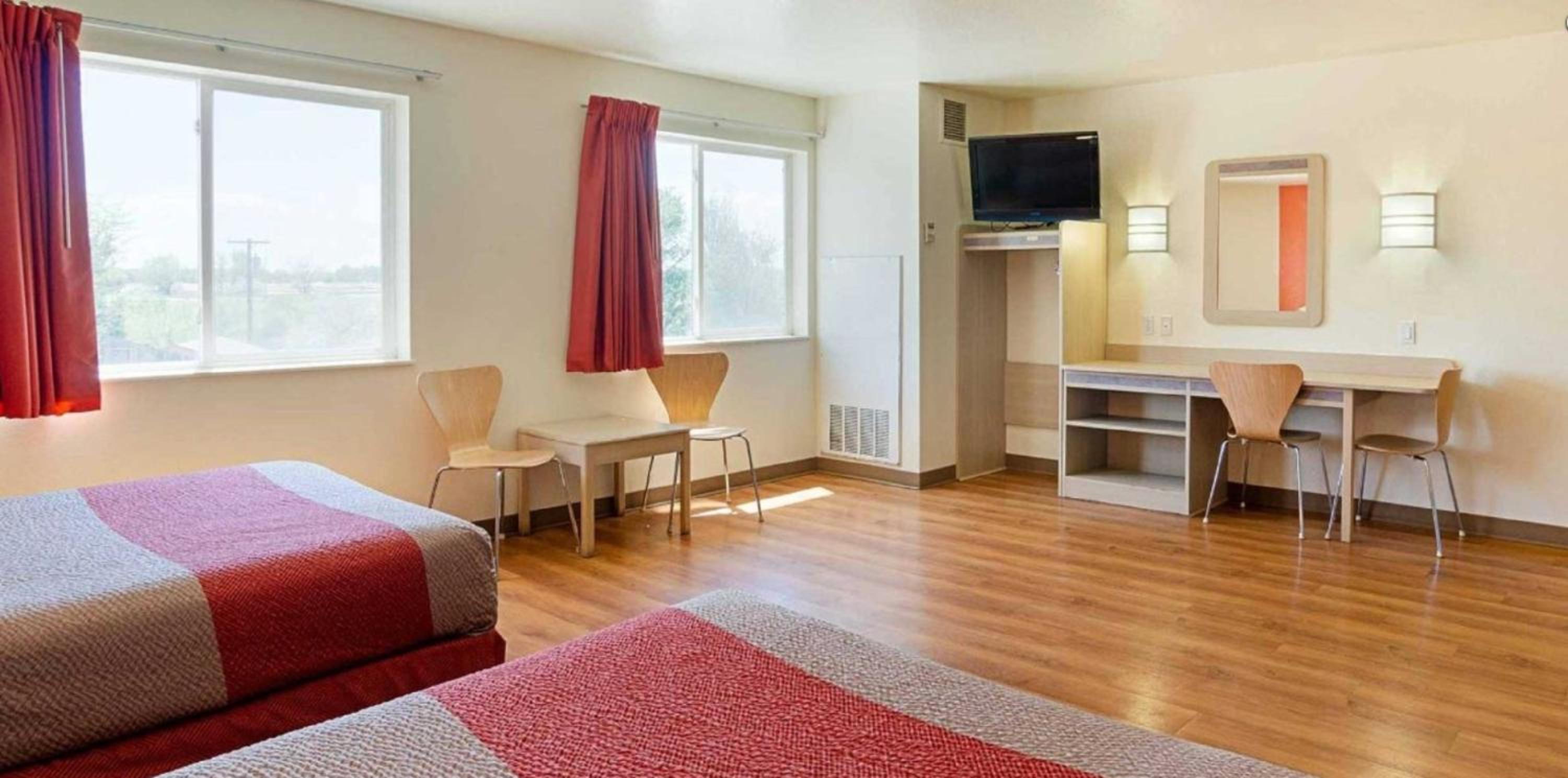 Double Room - Disability Access - Smoking - Photo 6