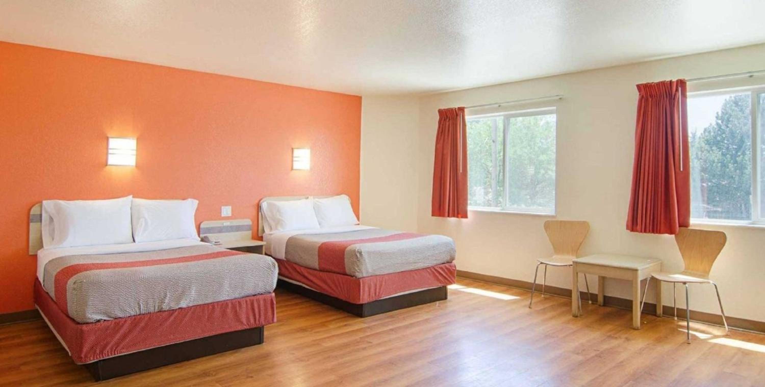 Double Room - Disability Access - Smoking - Photo 5
