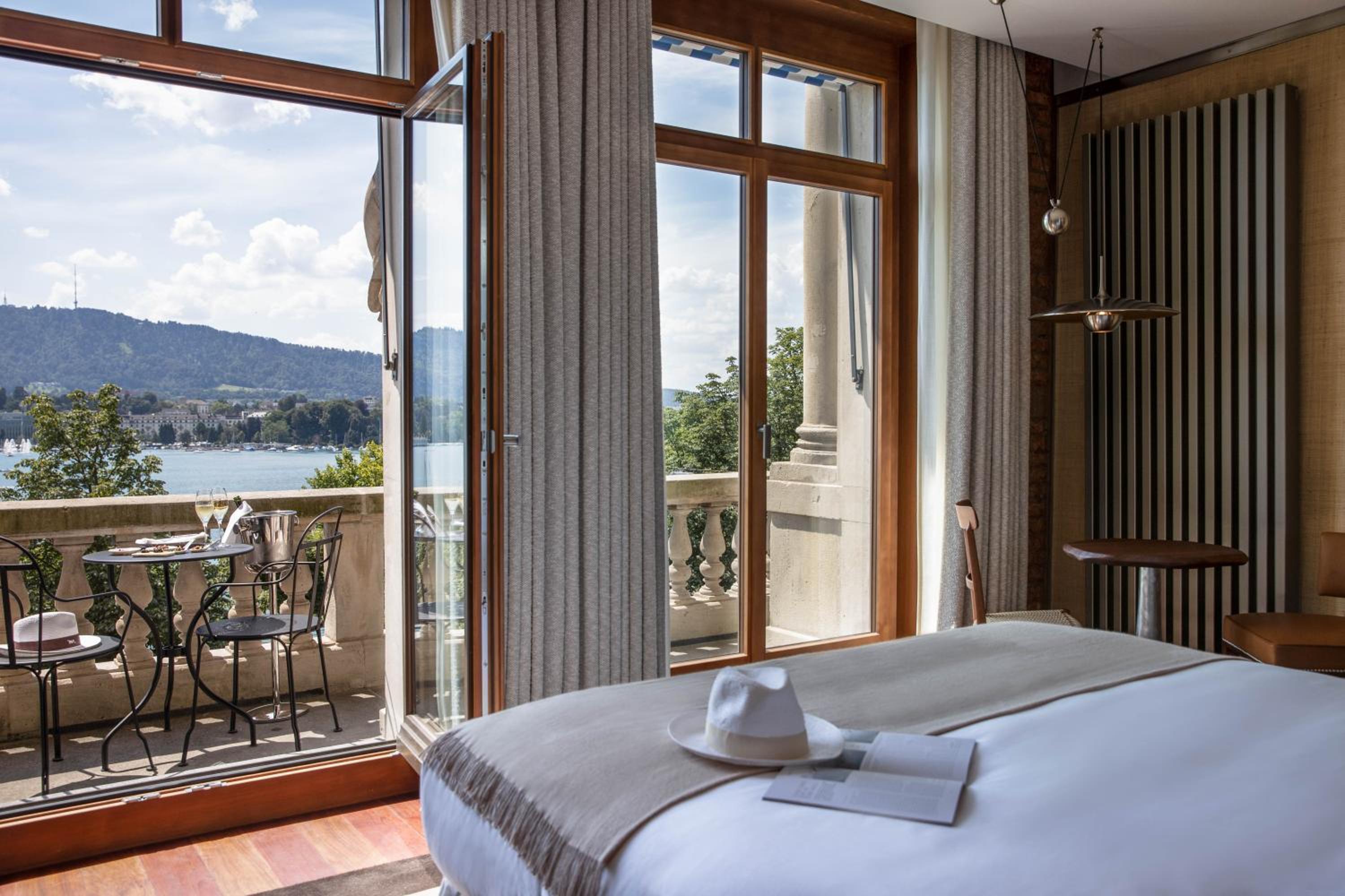 Lakeview Room - Photo 3