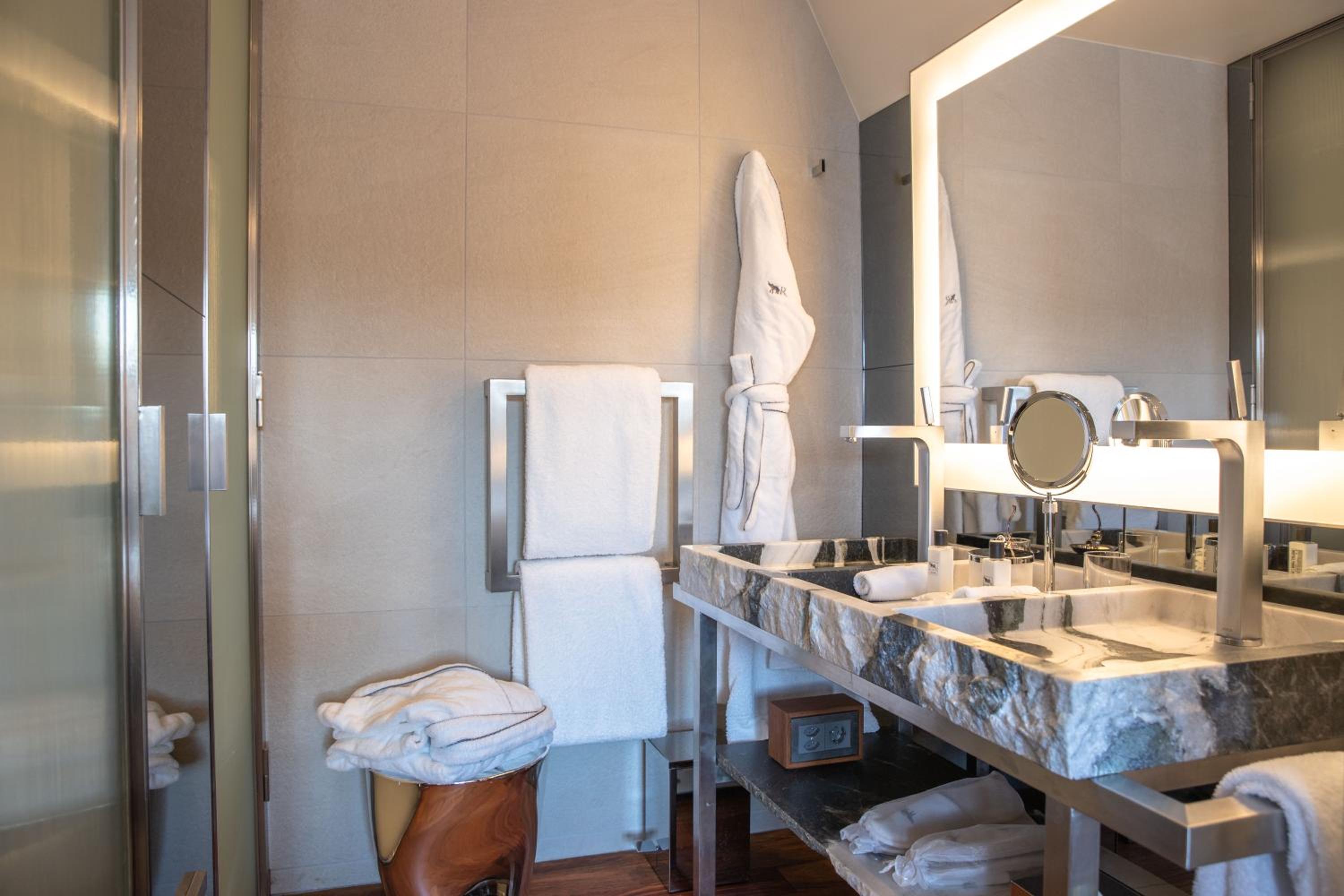 Lakeview Room - Photo 2