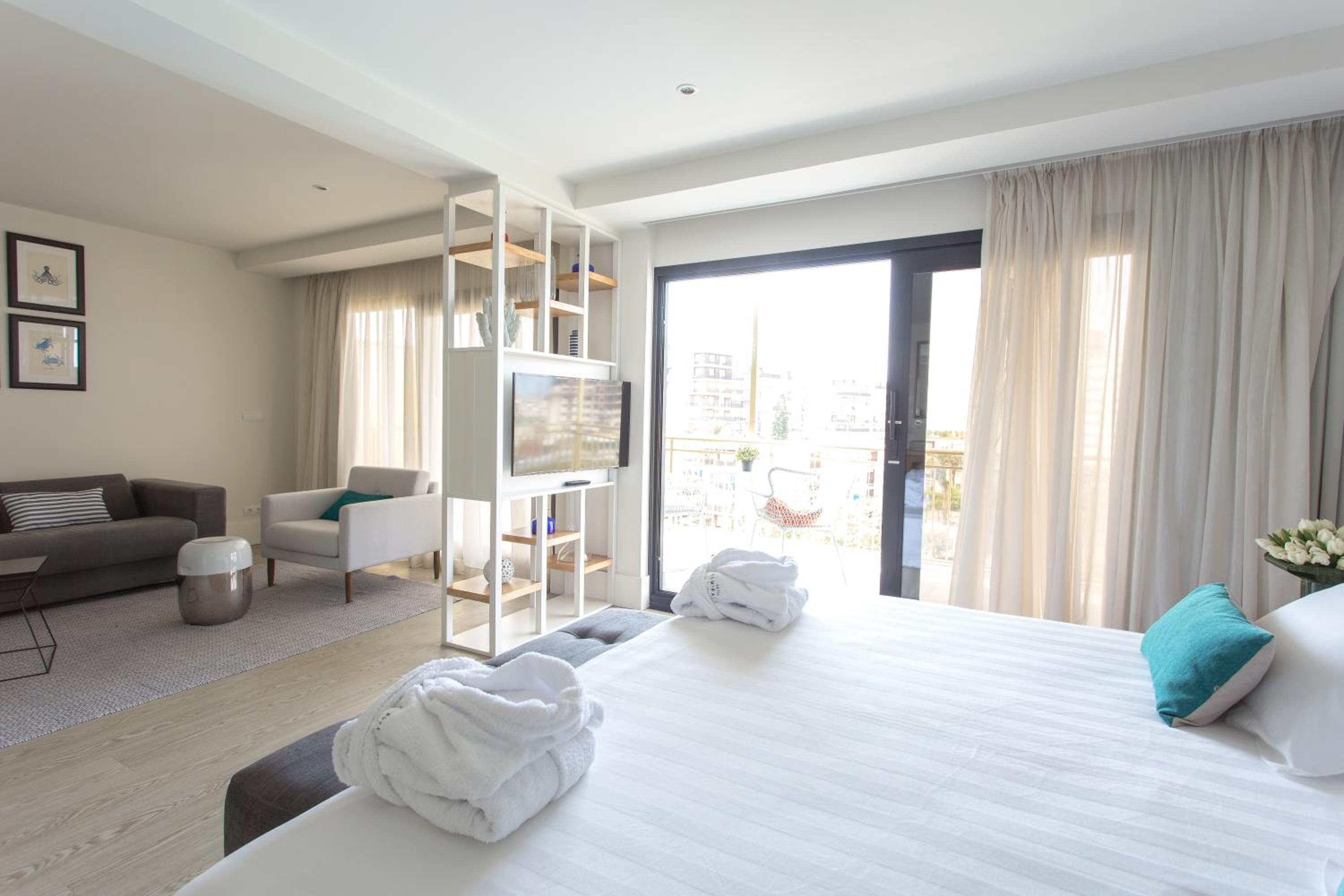 King Suite with Spa Bath - Photo 4